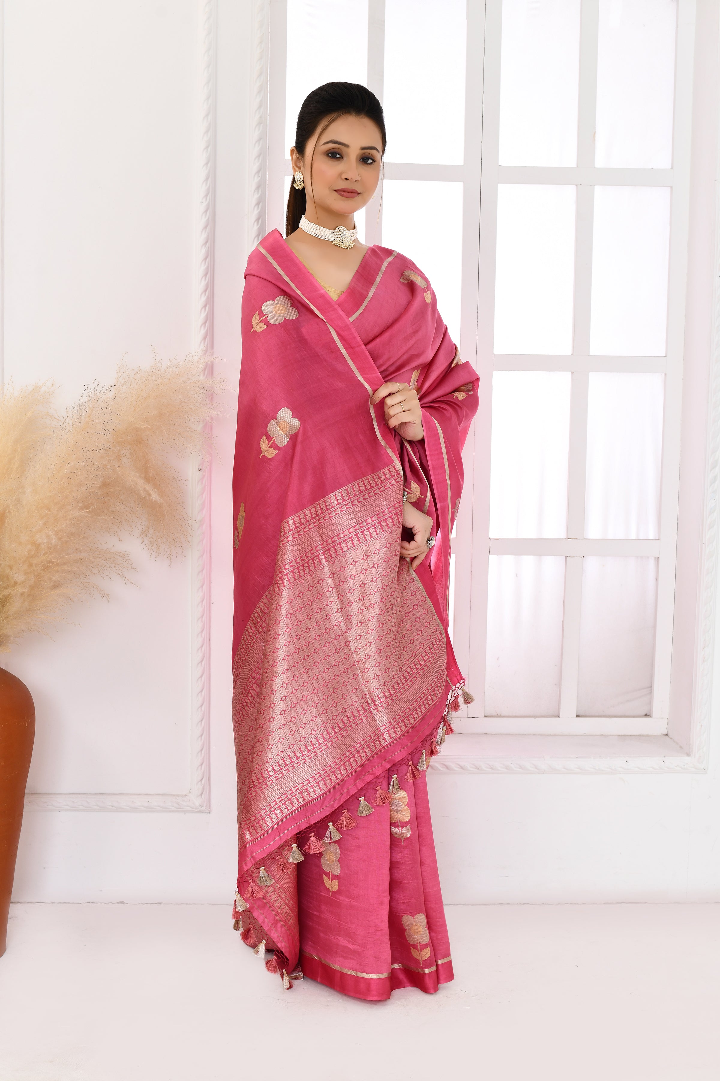 Pure handloom Banarasi katan silk saree with floral pattern kadwa weaving & satin silk border-Rose pink