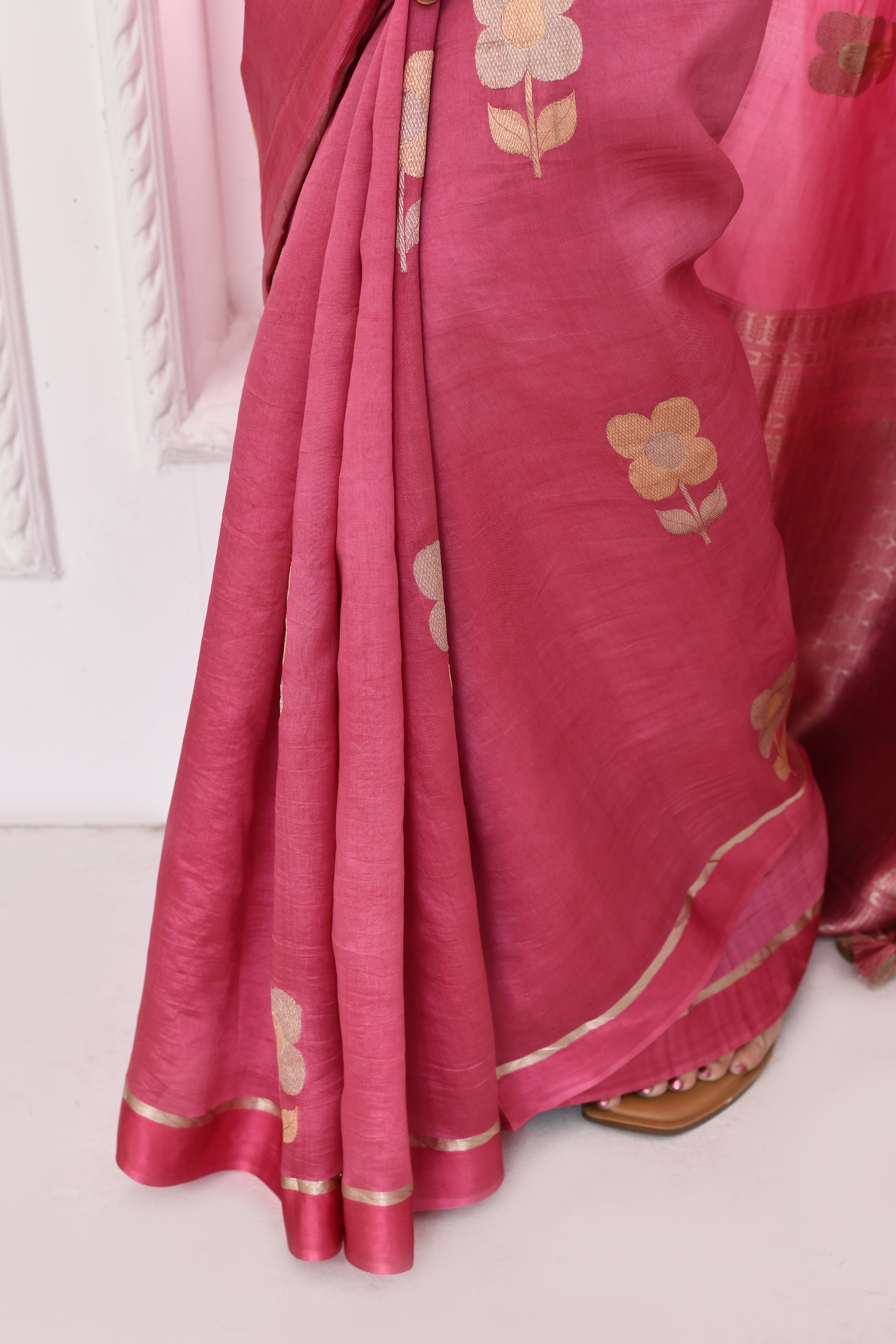 Pure handloom Banarasi katan silk saree with floral pattern kadwa weaving & satin silk border-Rose pink