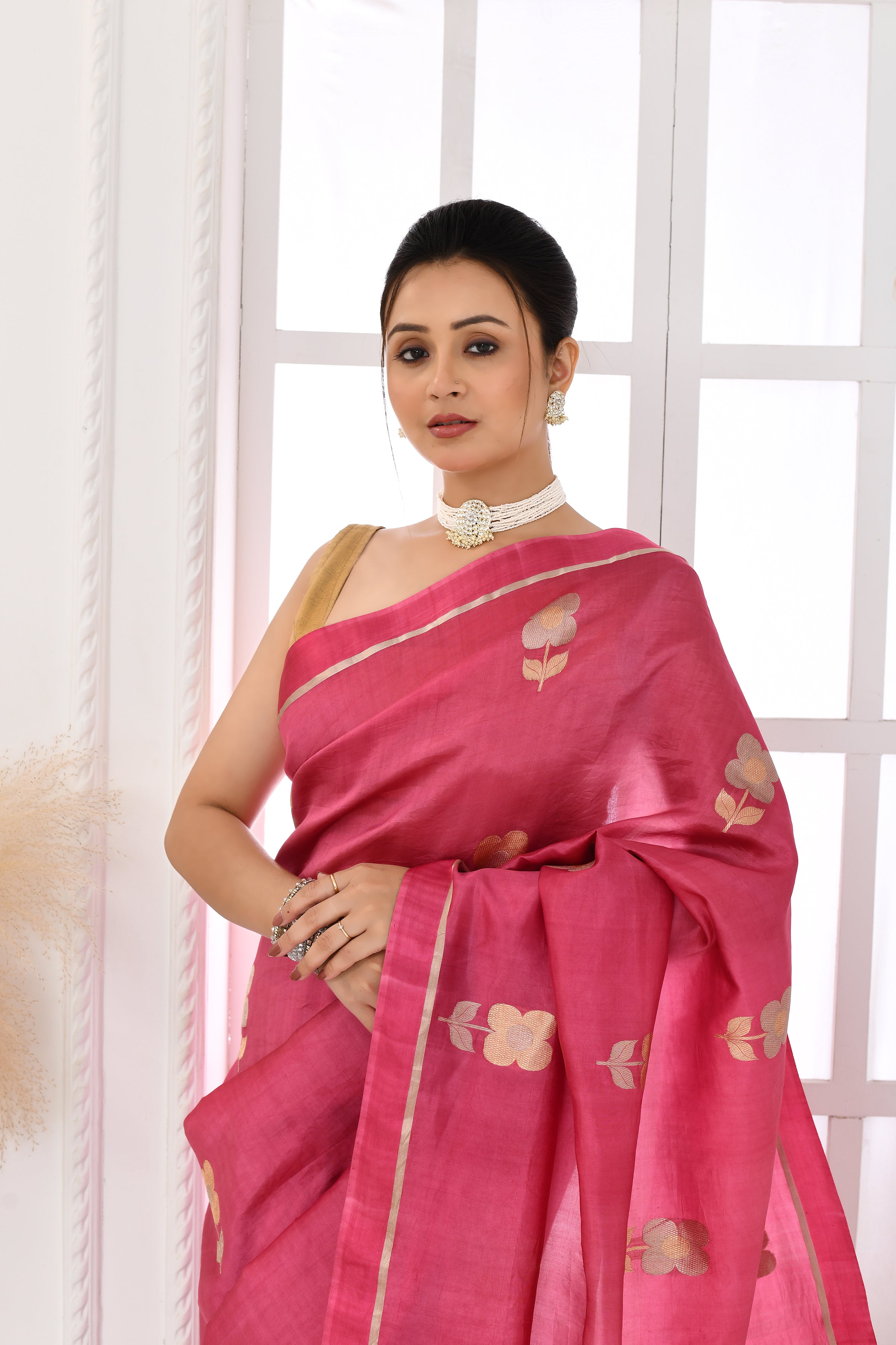 Pure handloom Banarasi katan silk saree with floral pattern kadwa weaving & satin silk border-Rose pink