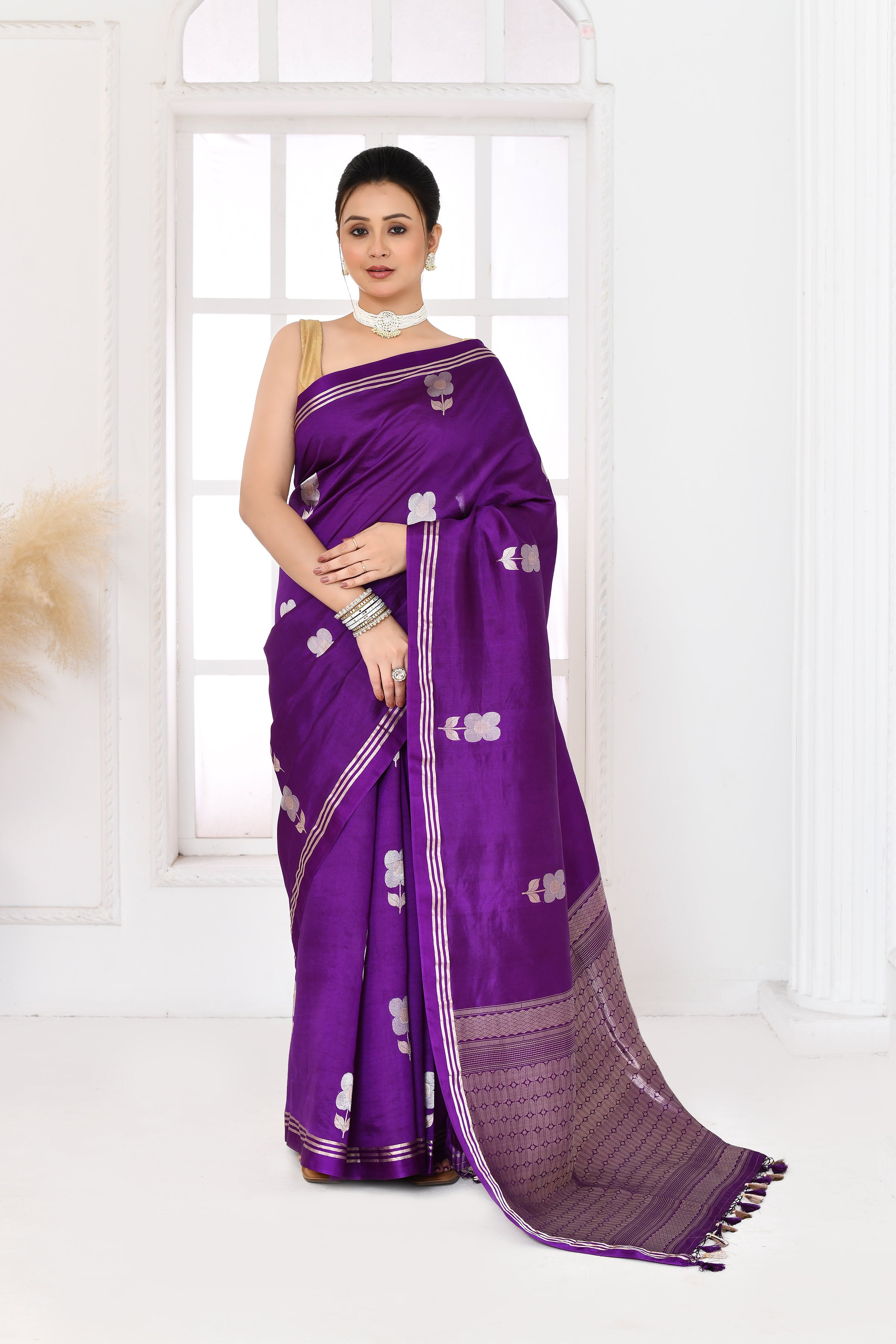 Pure handloom Banarasi katan silk saree with floral pattern kadwa weaving & satin silk border-Violet