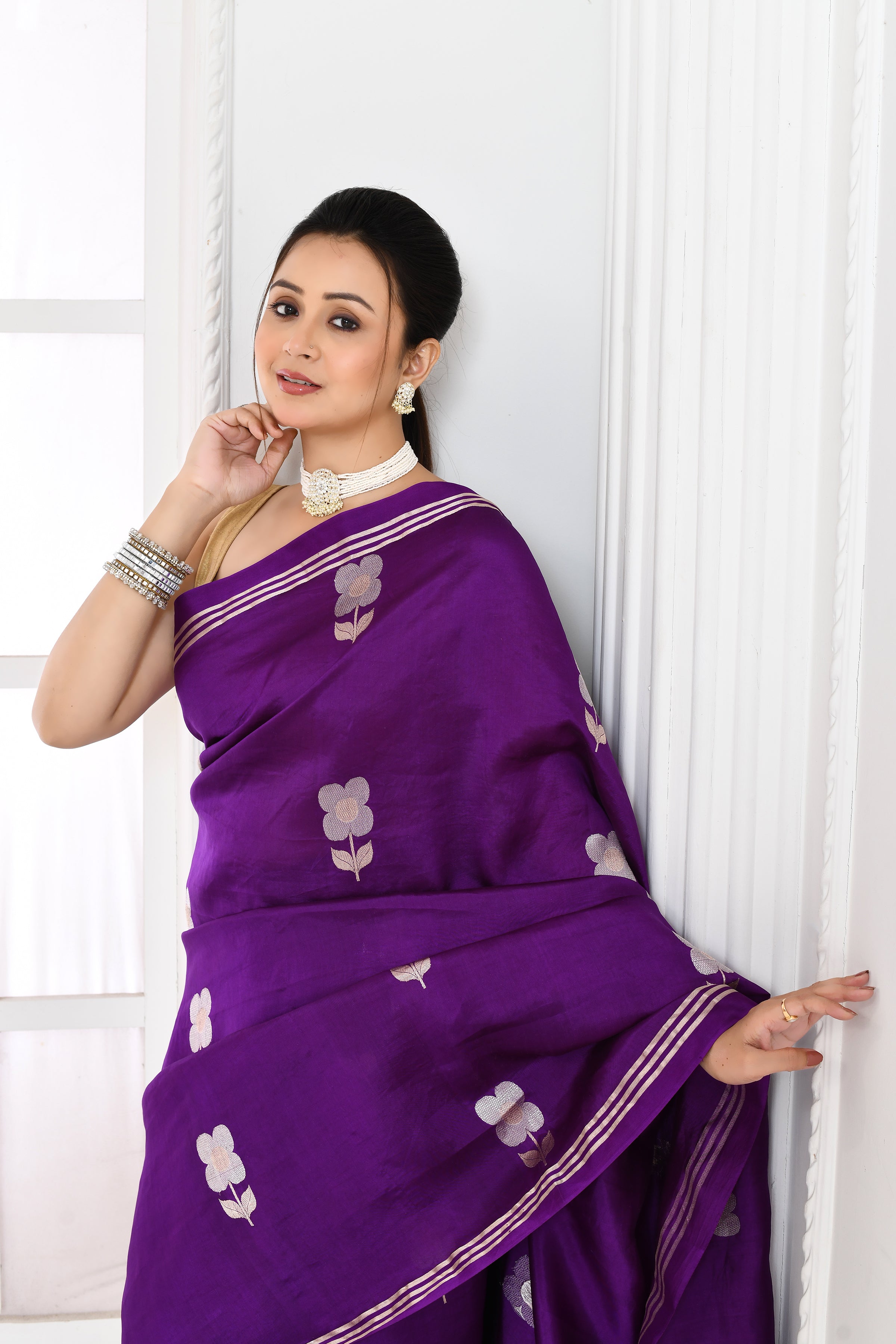 Pure handloom Banarasi katan silk saree with floral pattern kadwa weaving & satin silk border-Violet