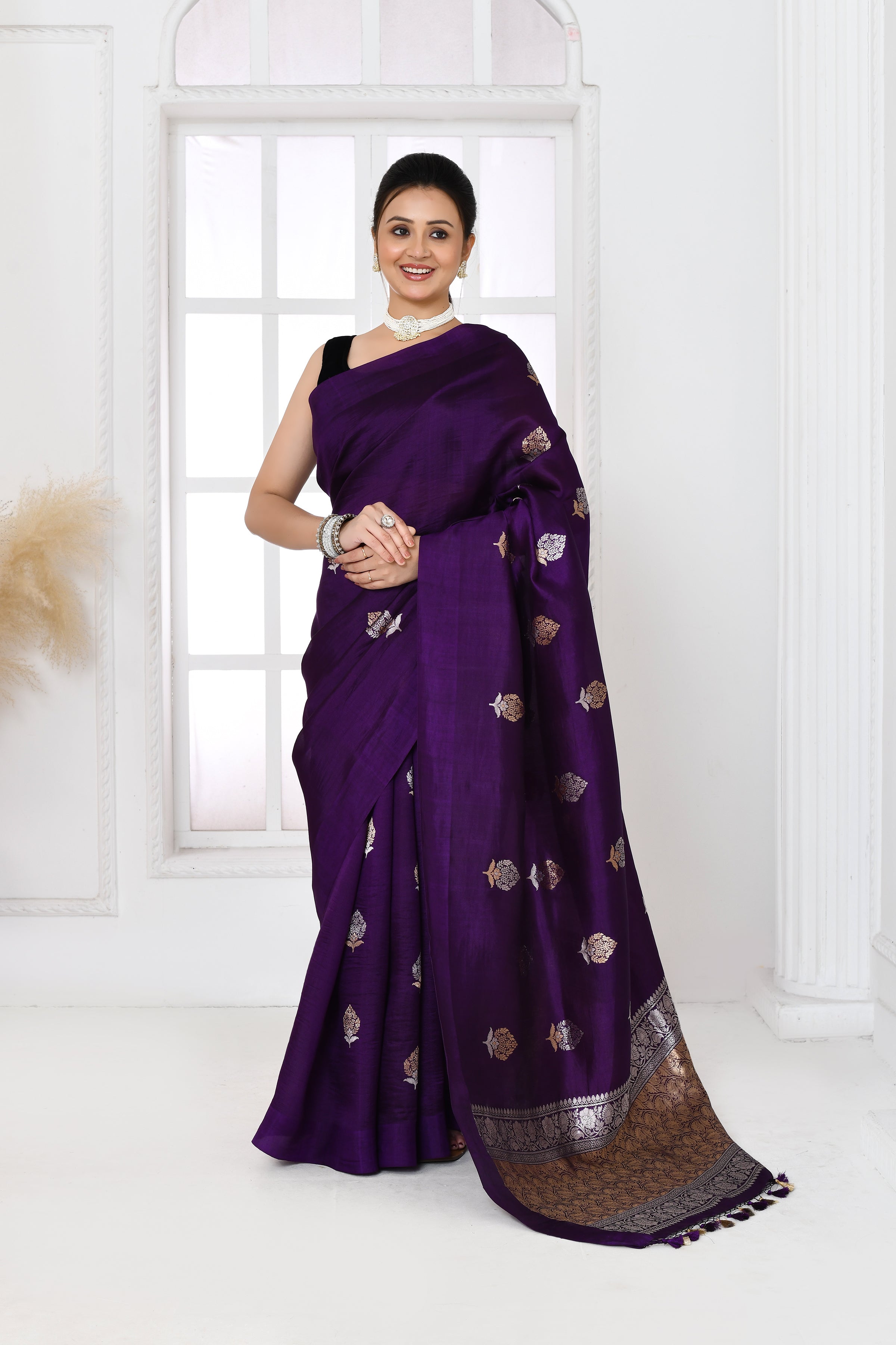 Pure handloom Banarasi katan silk saree with floral pattern kadwa weaving & satin silk border-Violet