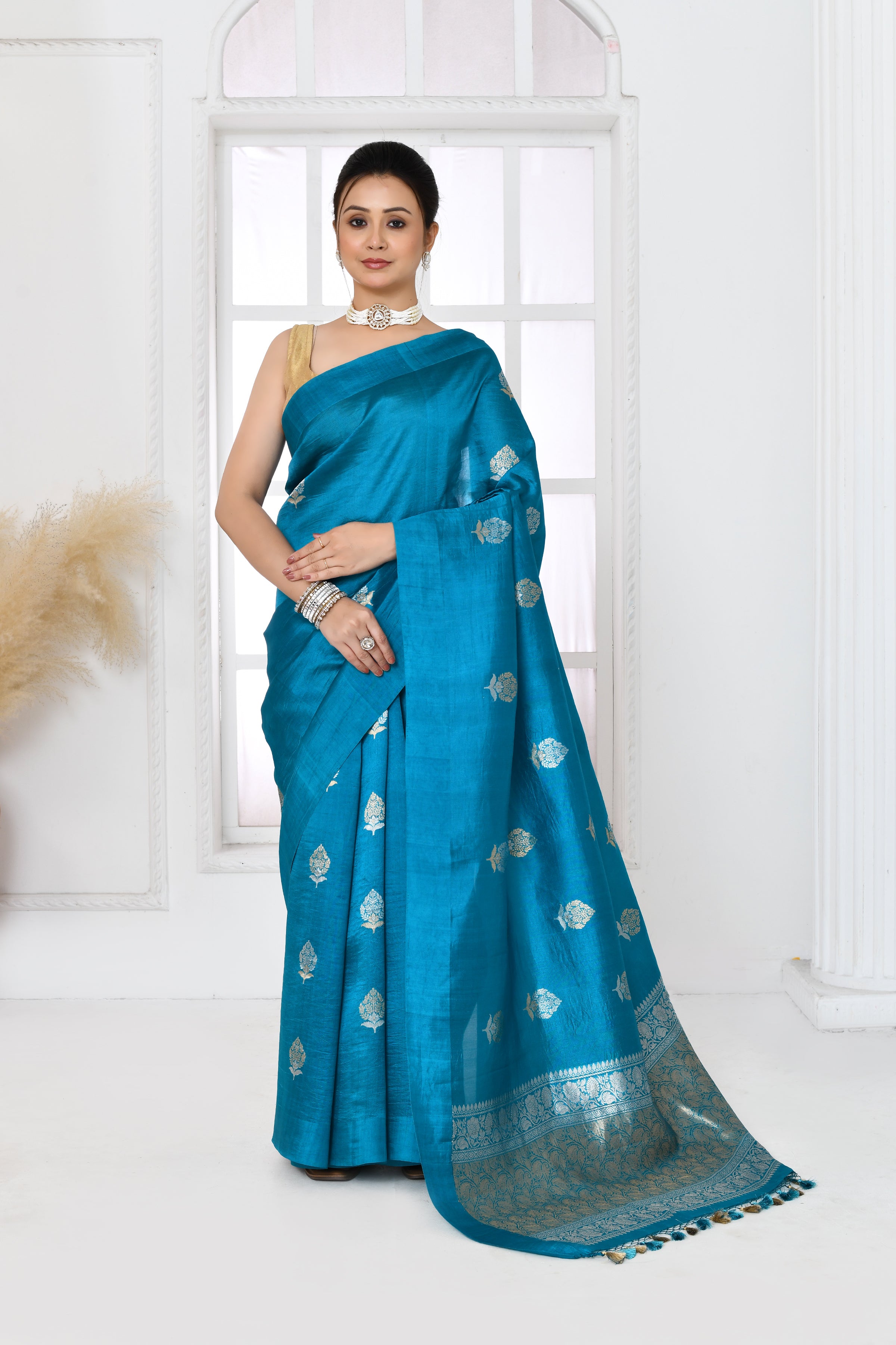 Pure handloom Banarasi katan silk saree with floral pattern kadwa weaving & satin silk border-coppersulphate blue