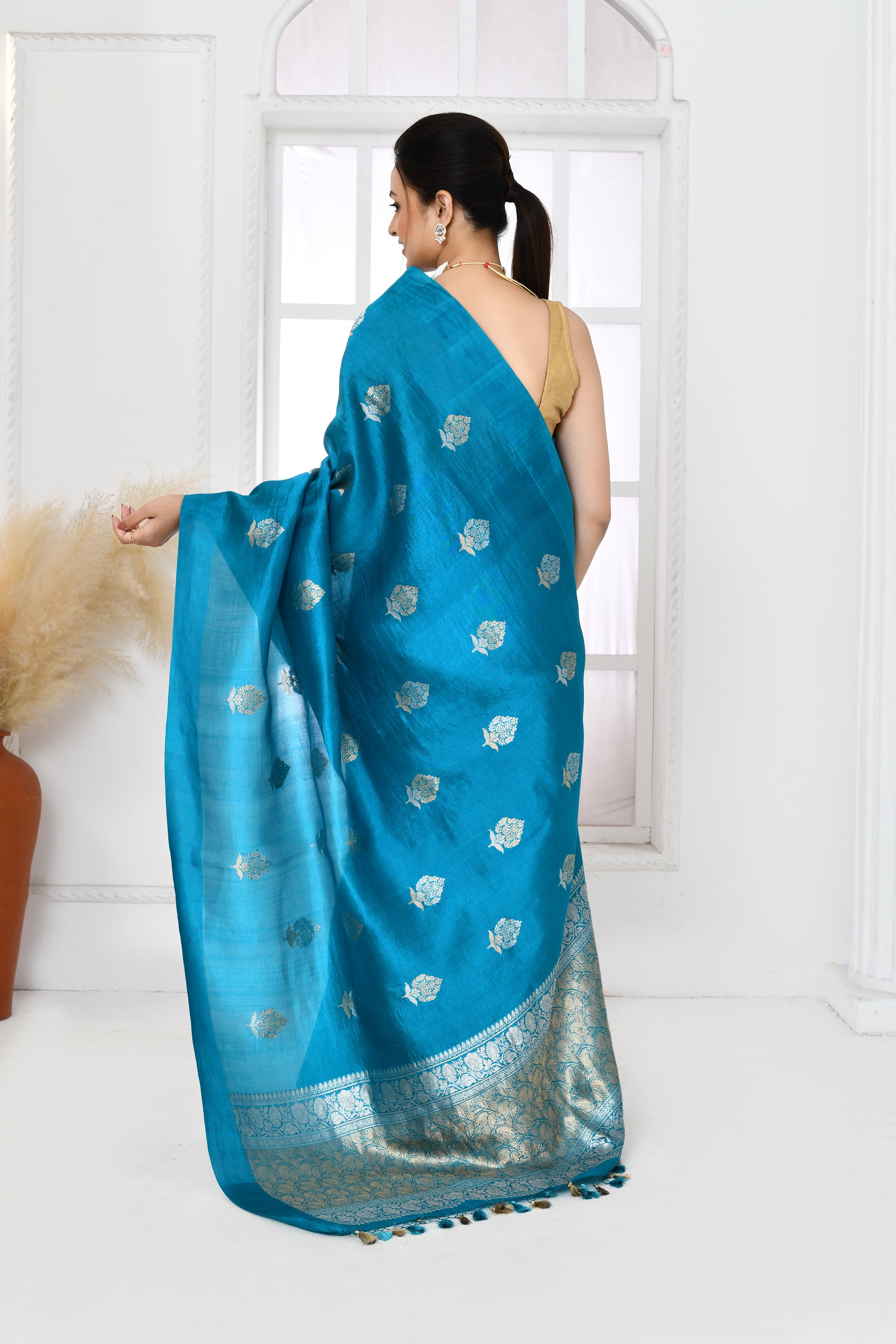Pure handloom Banarasi katan silk saree with floral pattern kadwa weaving & satin silk border-coppersulphate blue