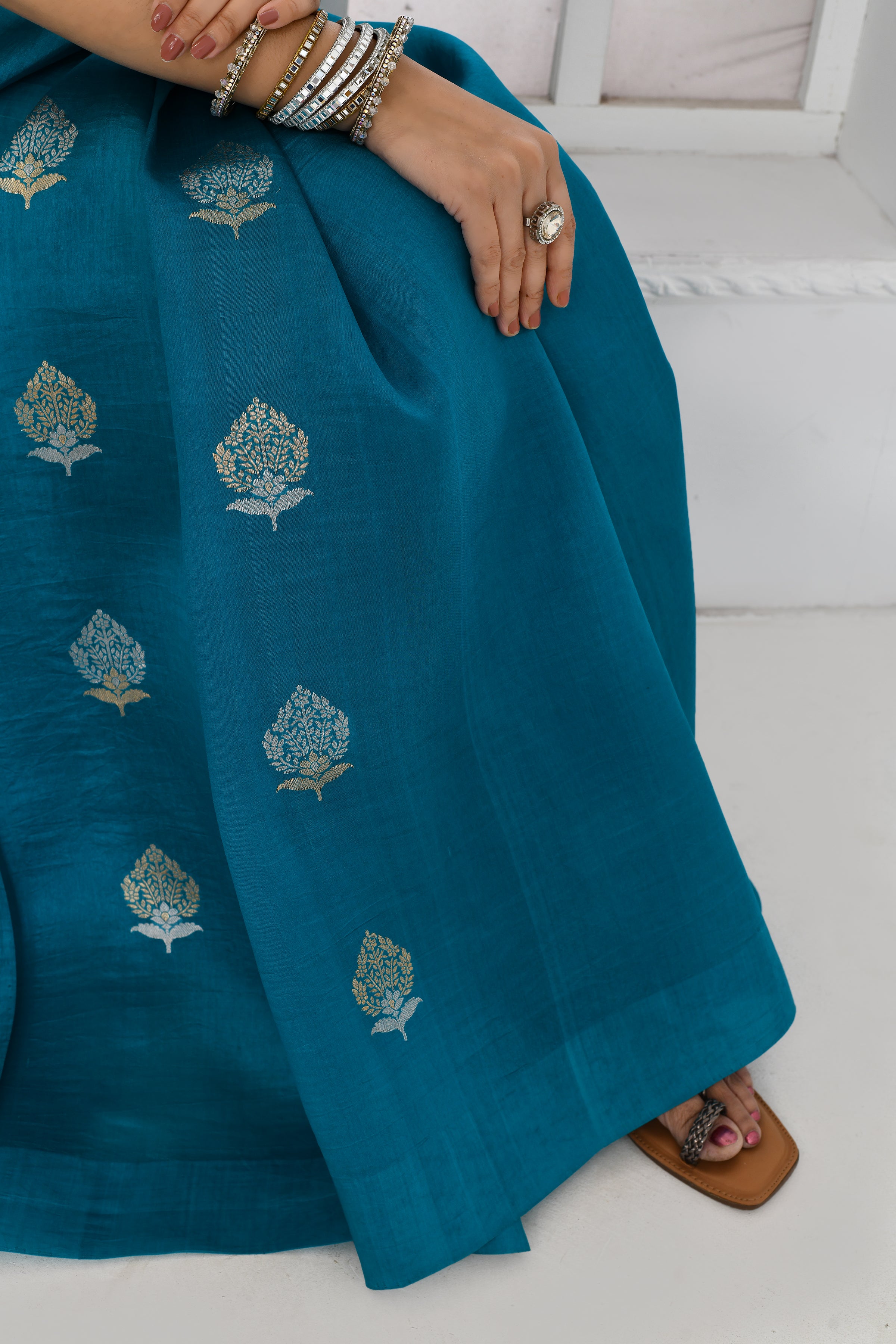 Pure handloom Banarasi katan silk saree with floral pattern kadwa weaving & satin silk border-coppersulphate blue