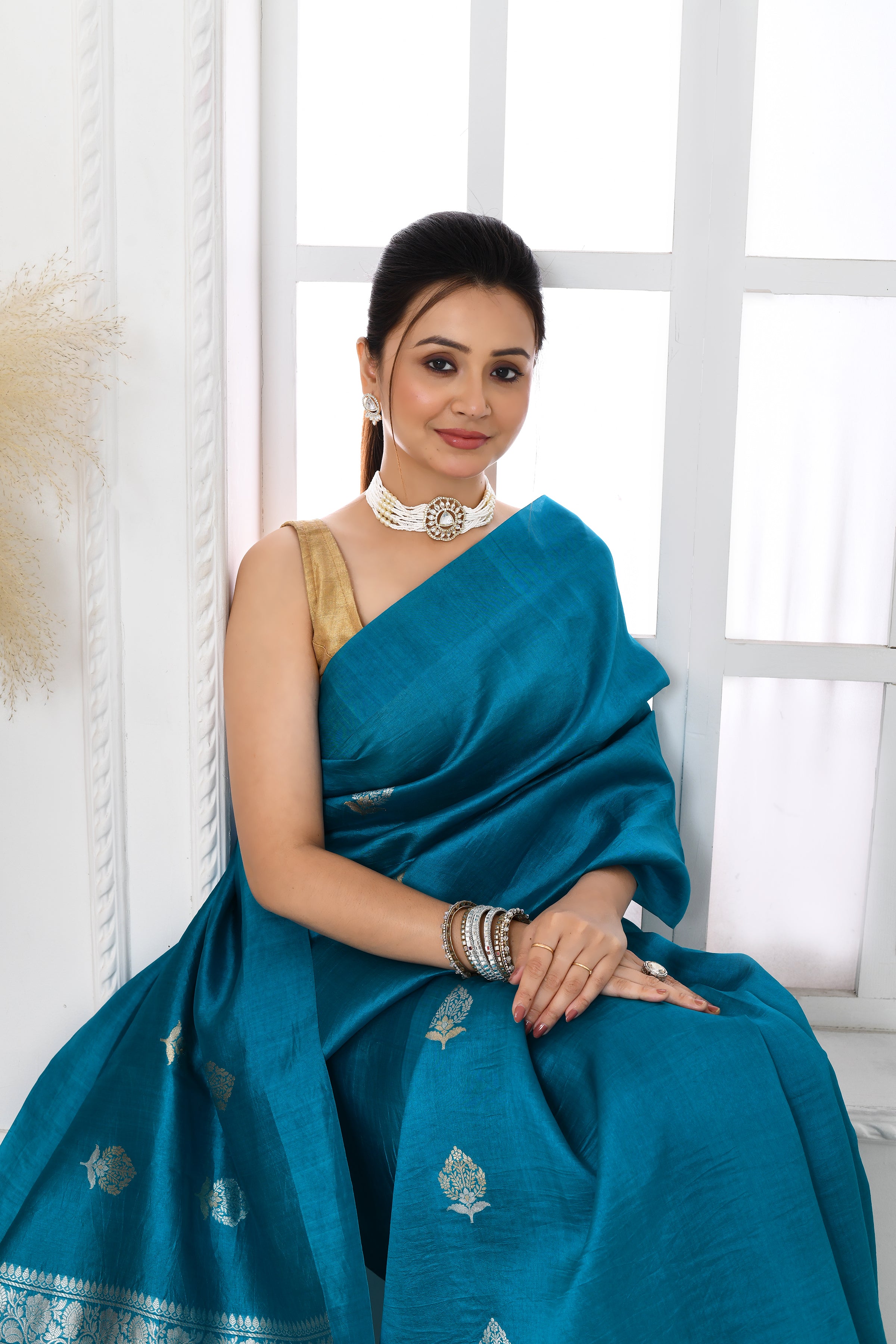 Pure handloom Banarasi katan silk saree with floral pattern kadwa weaving & satin silk border-coppersulphate blue