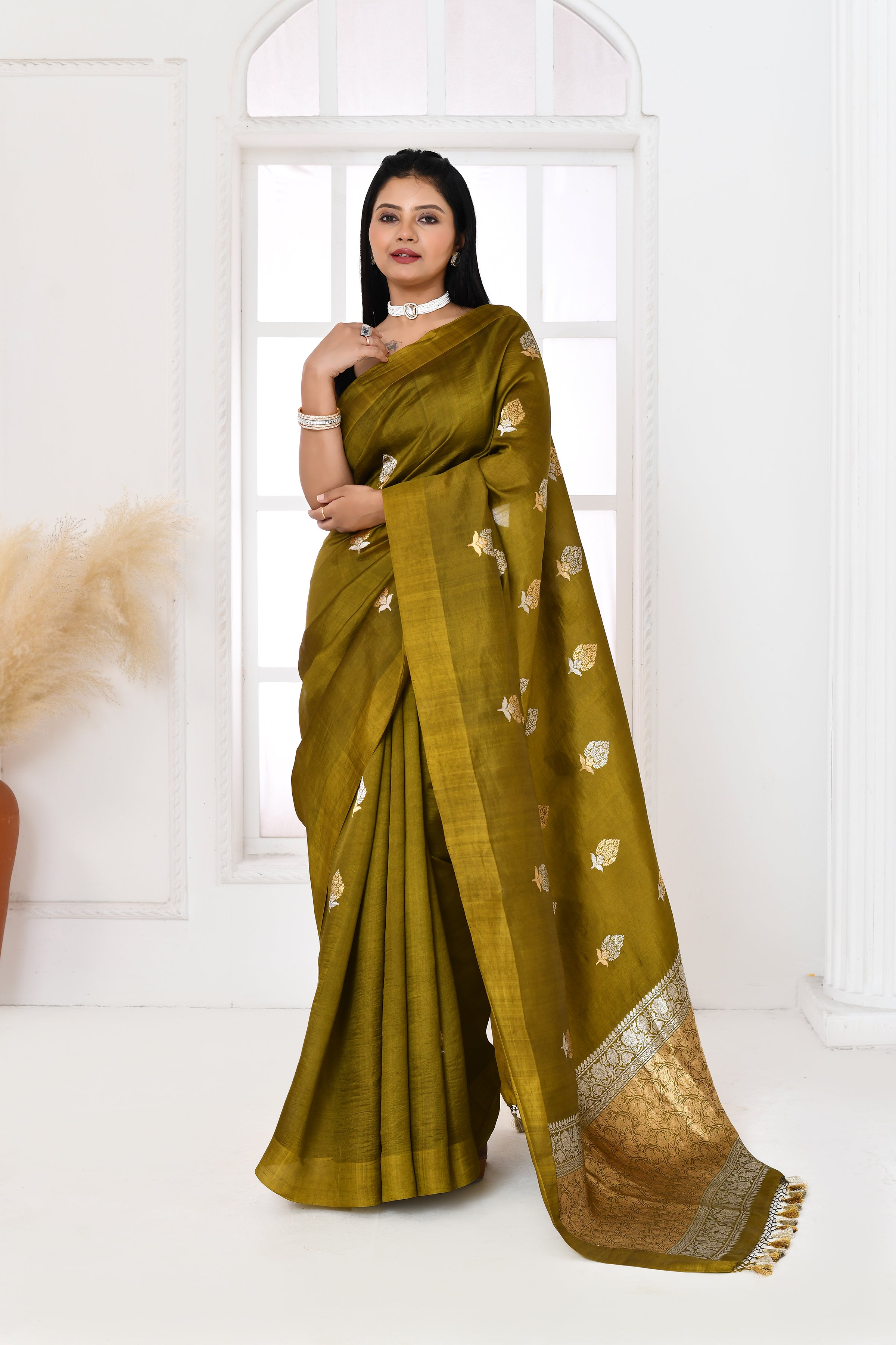 Pure handloom Banarasi katan silk saree with floral pattern kadwa weaving & satin silk border-olive green