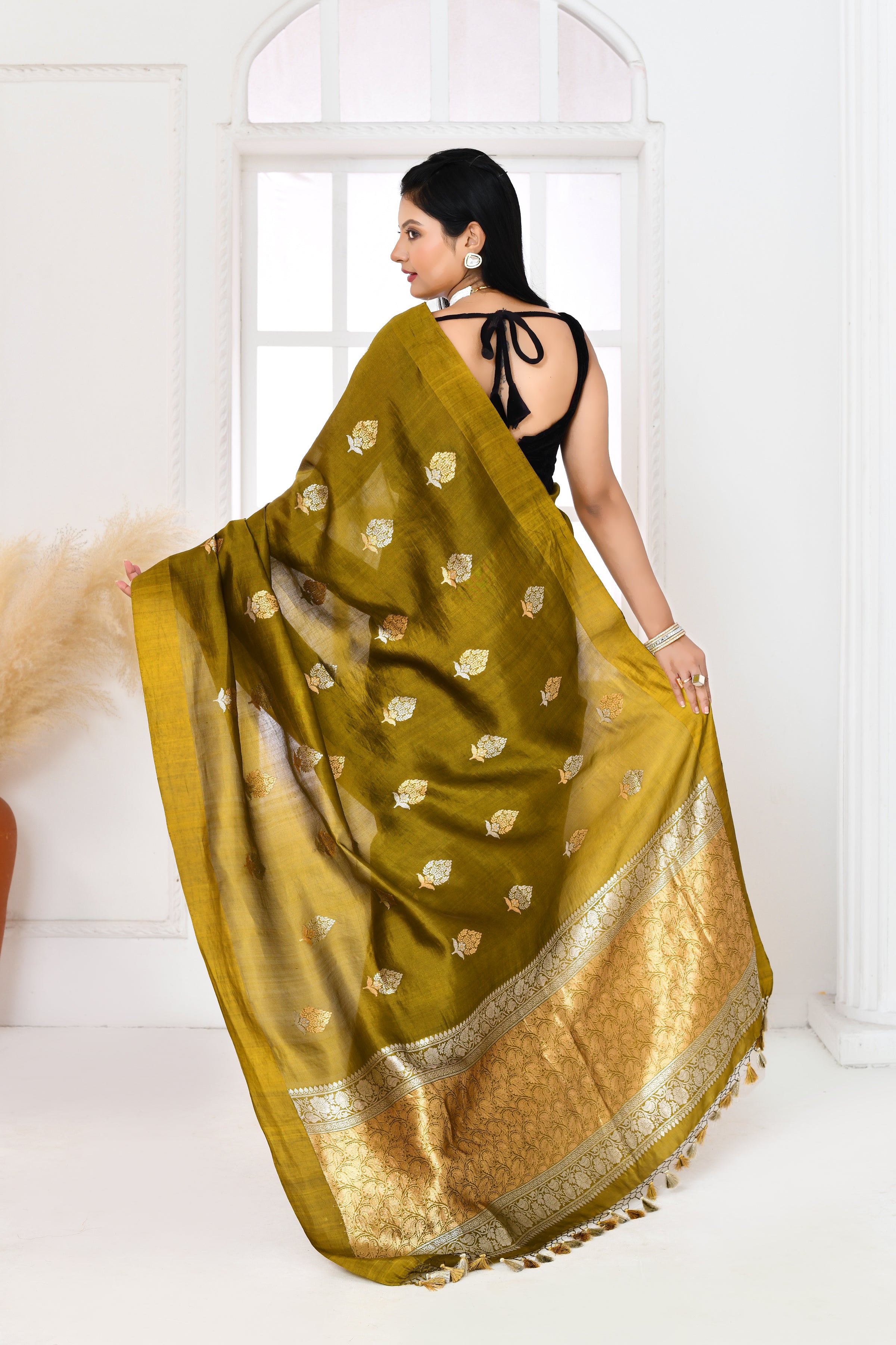 Pure handloom Banarasi katan silk saree with floral pattern kadwa weaving & satin silk border-olive green