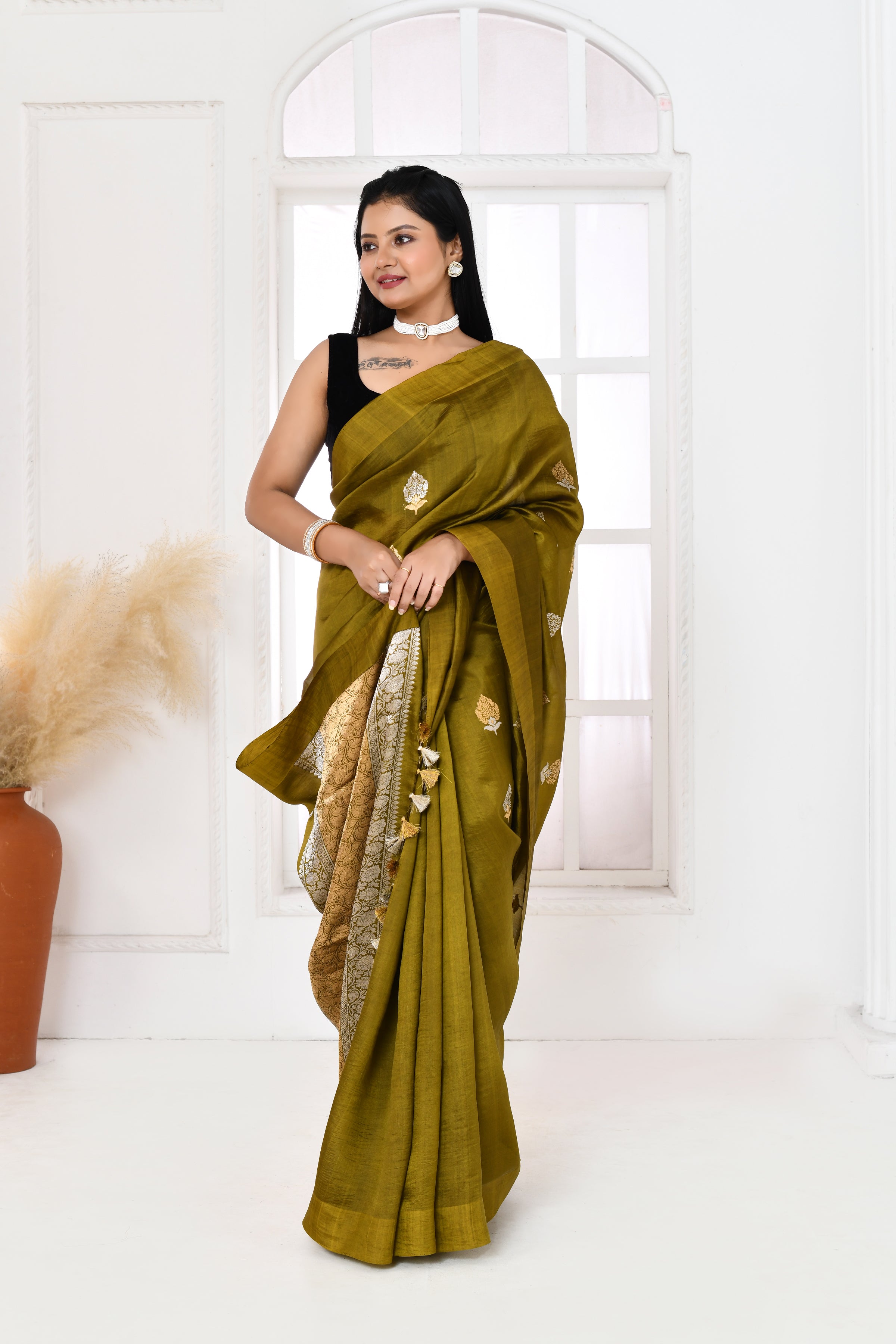 Pure handloom Banarasi katan silk saree with floral pattern kadwa weaving & satin silk border-olive green