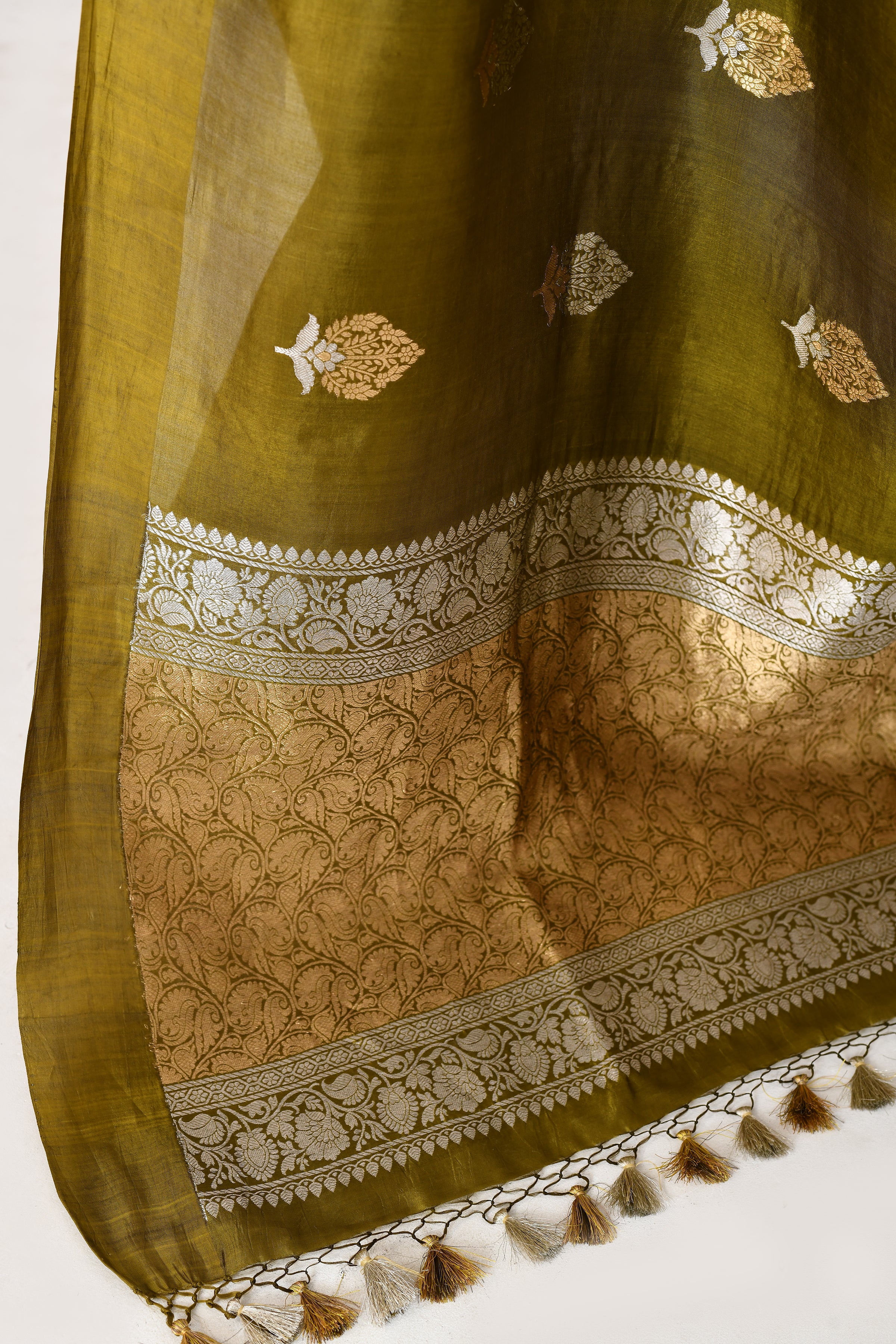 Pure handloom Banarasi katan silk saree with floral pattern kadwa weaving & satin silk border-olive green