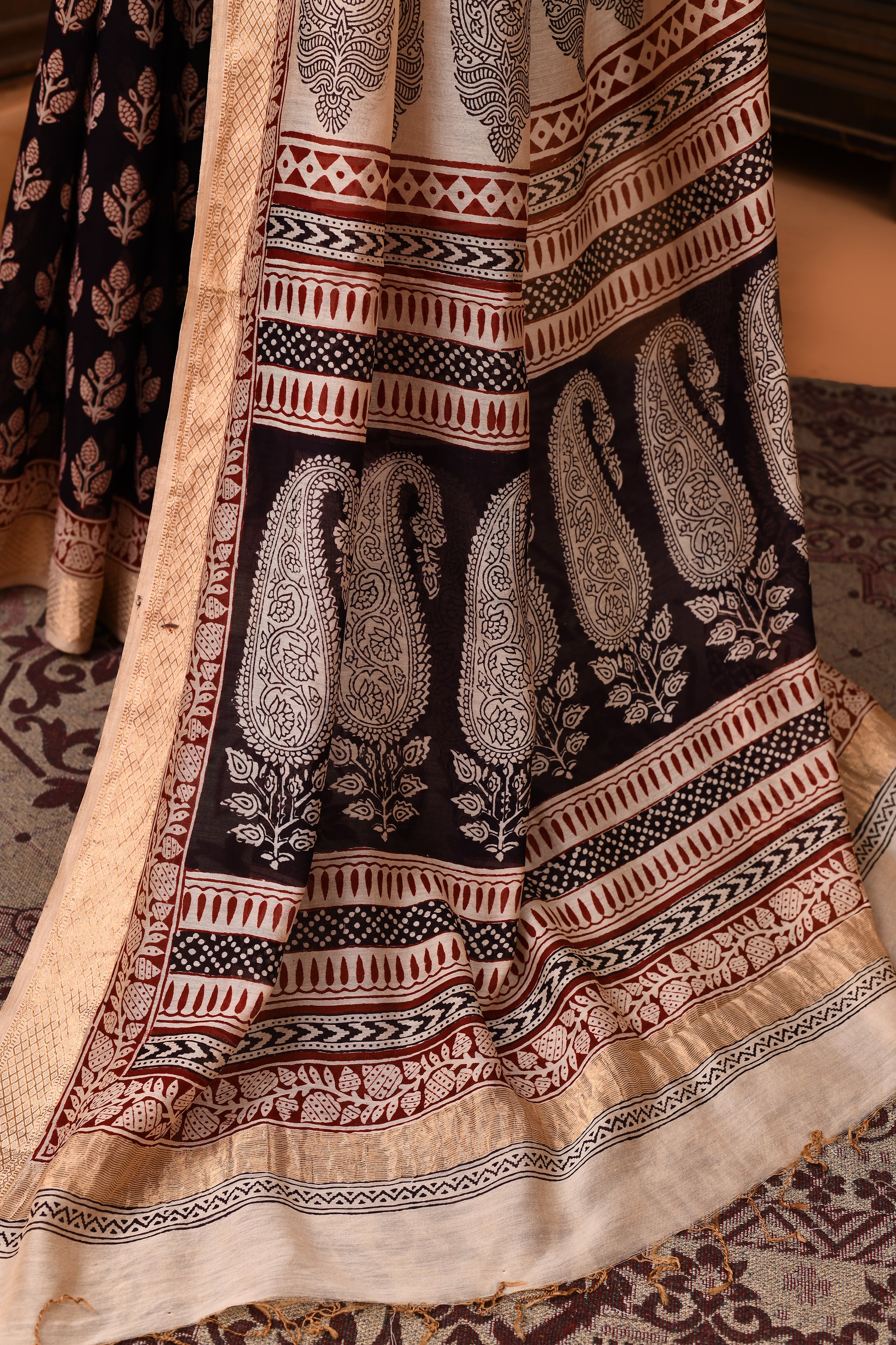 Maheshwari cross border bagh print saree -black