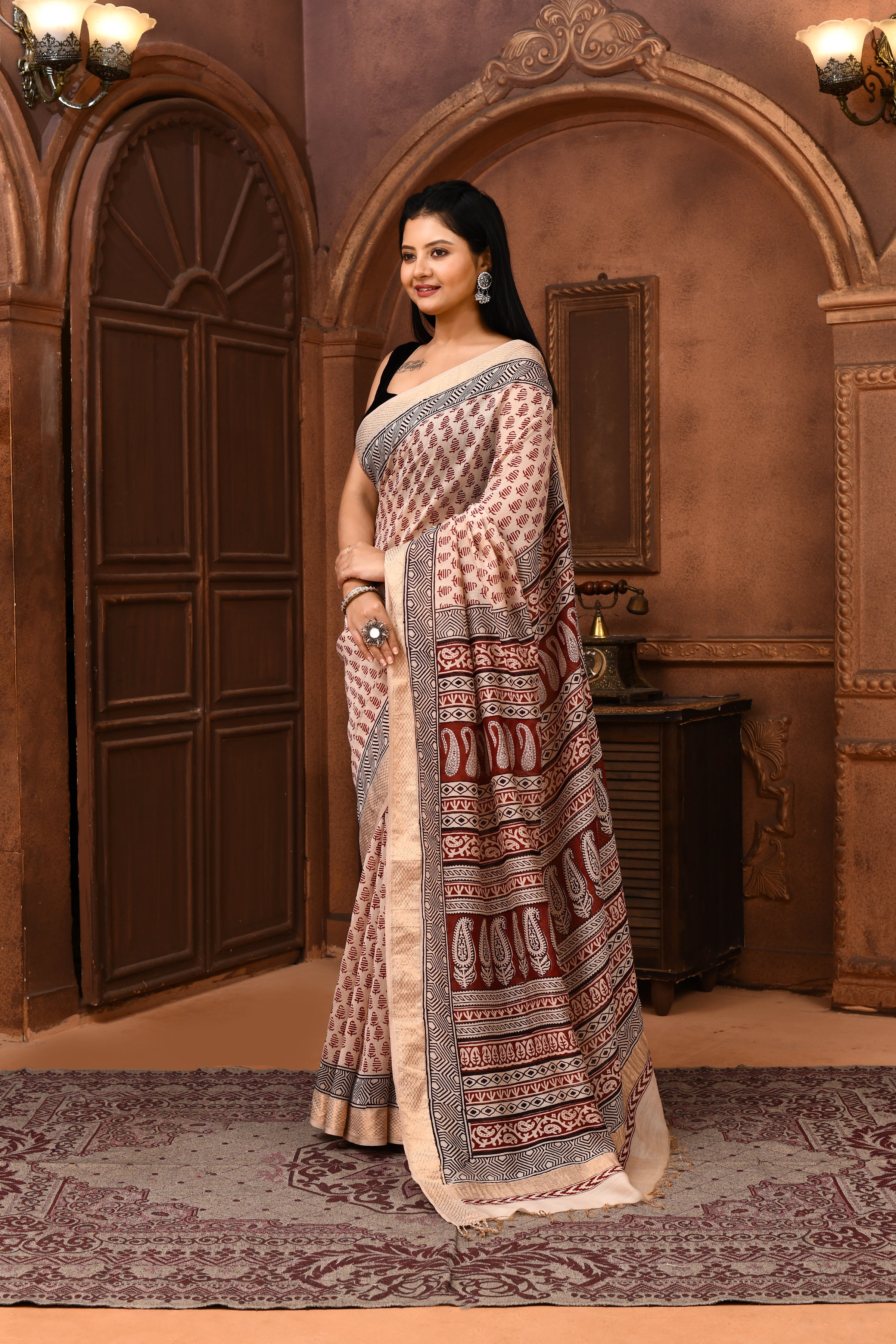 Maheshwari cross border bagh print saree in off-white