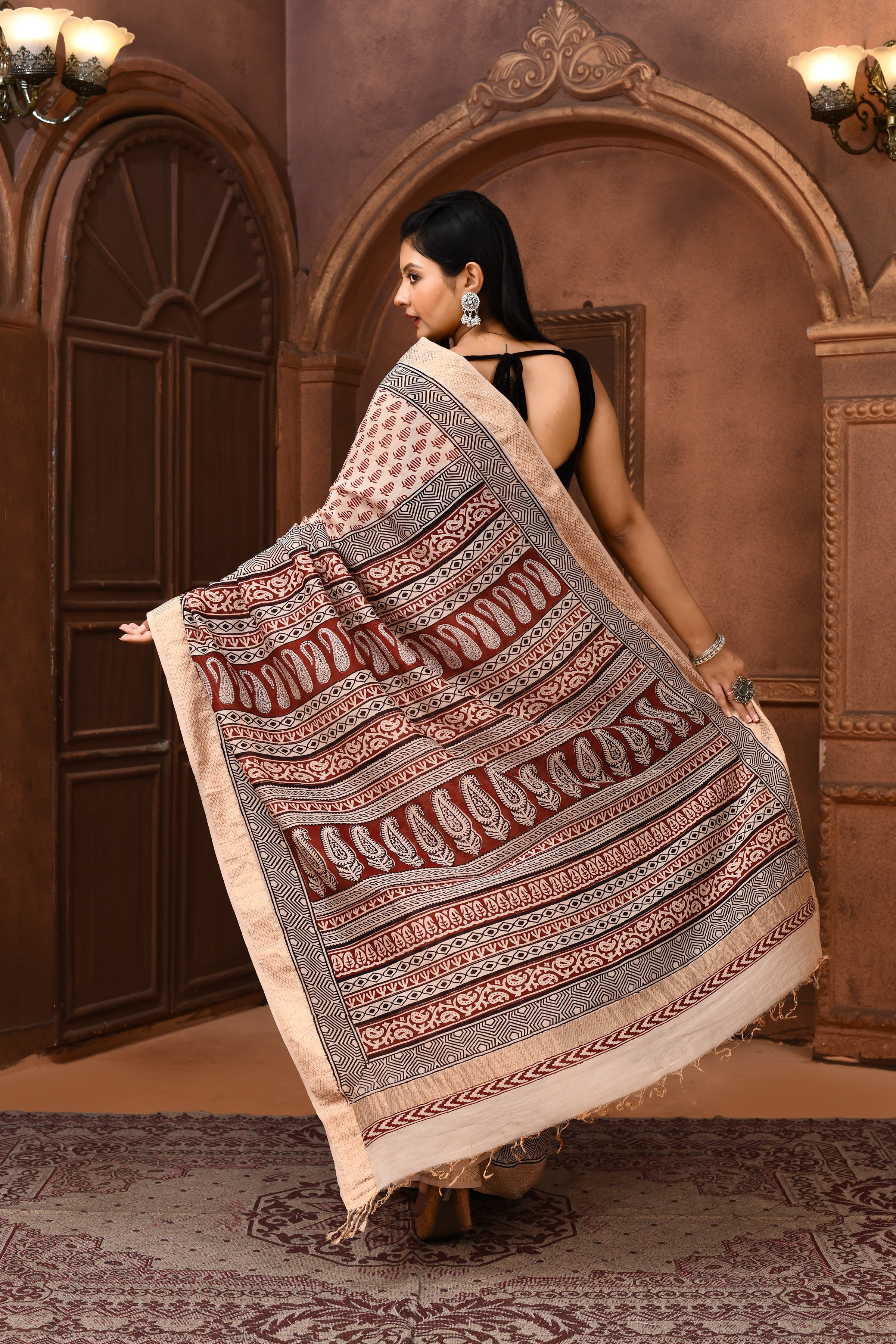 Maheshwari cross border bagh print saree in off-white