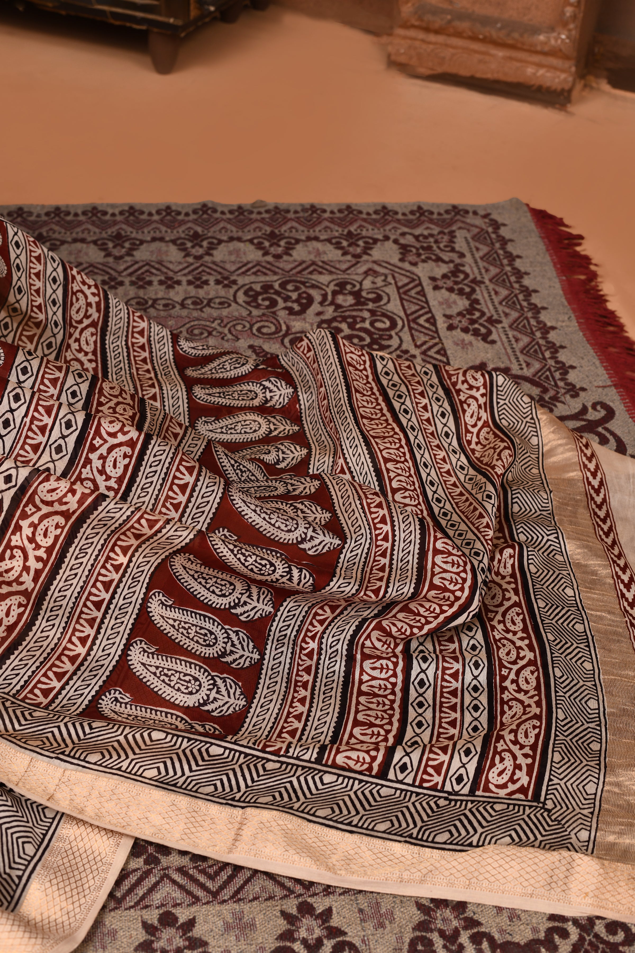 Maheshwari cross border bagh print saree in off-white