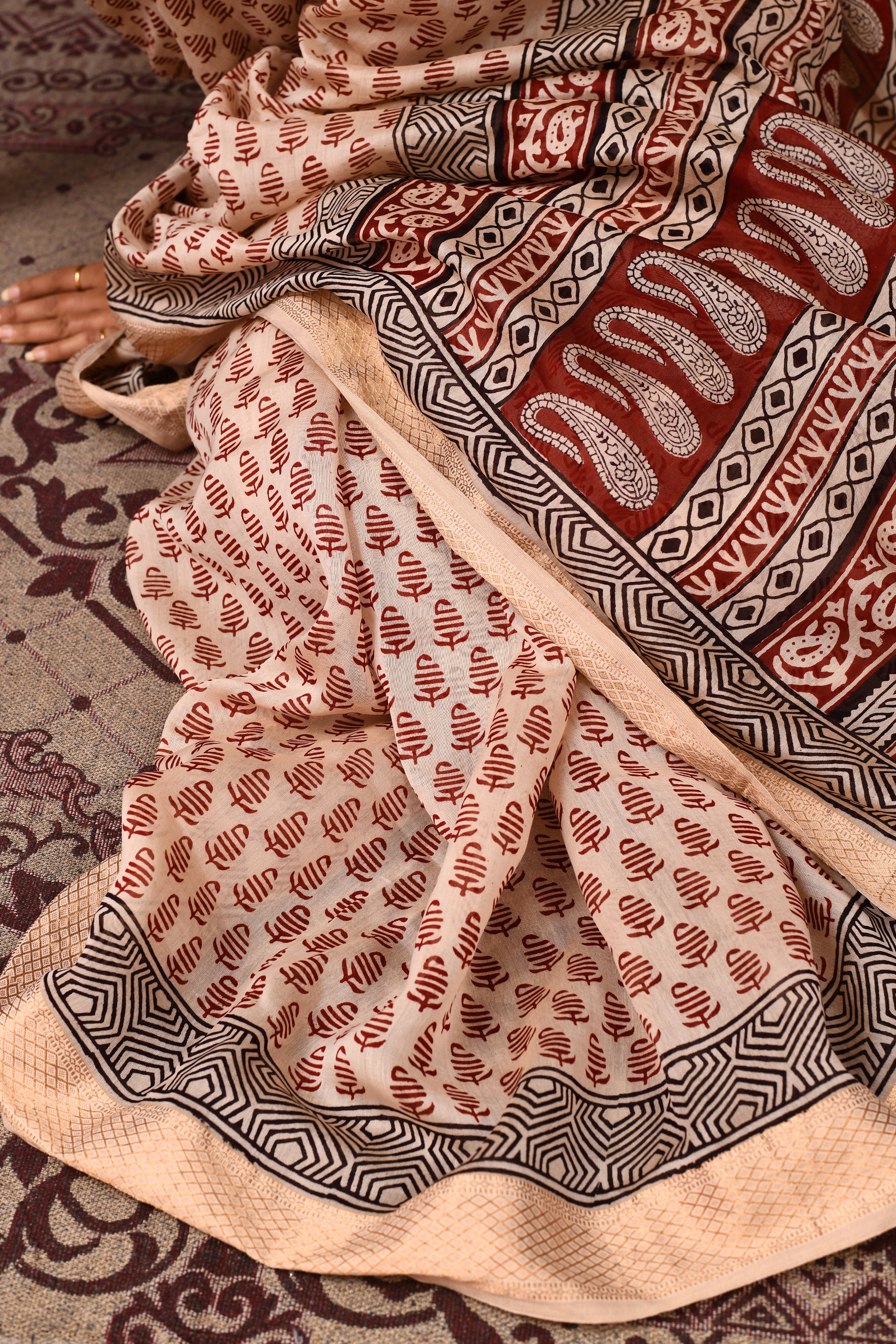 Maheshwari cross border bagh print saree in off-white