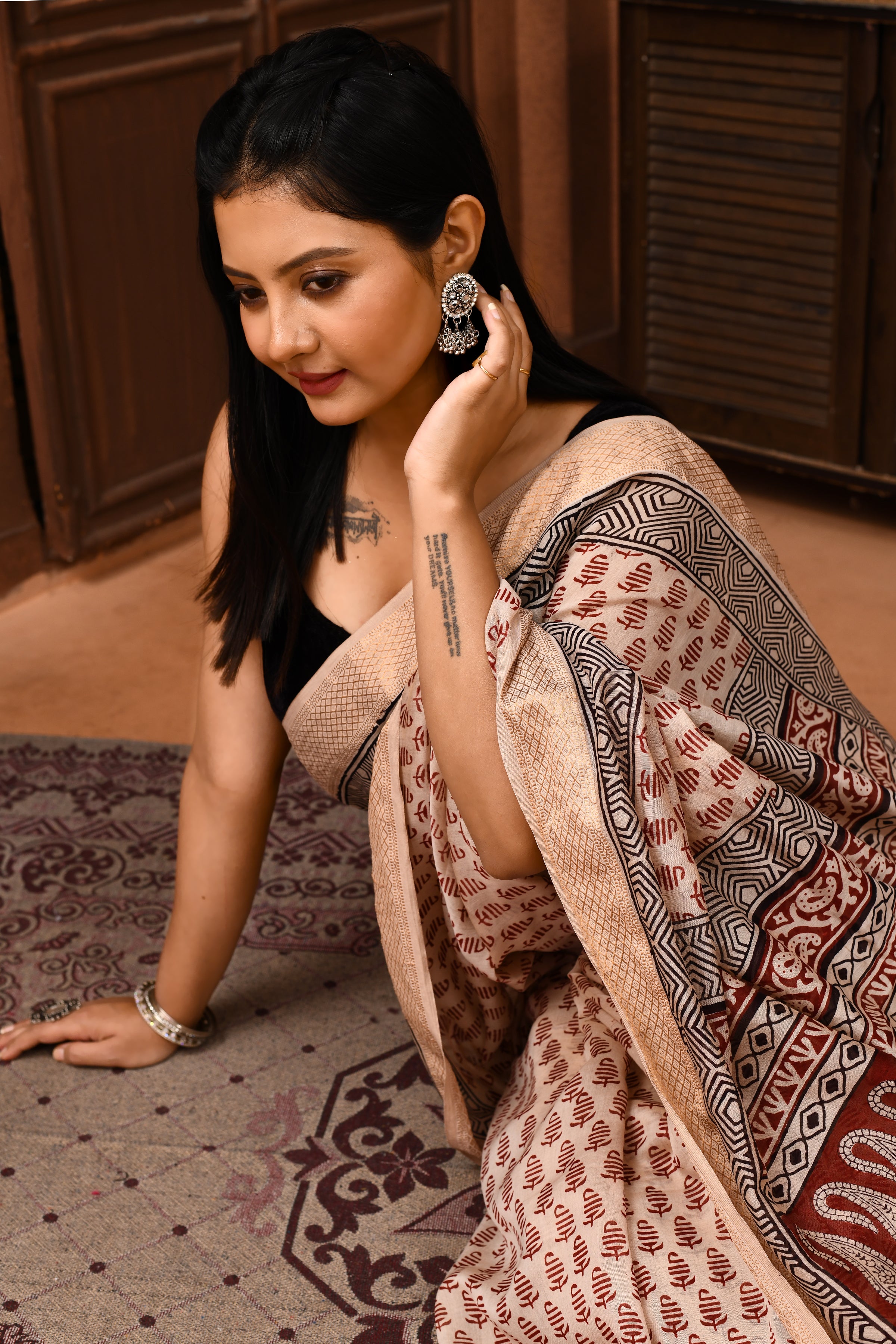 Maheshwari cross border bagh print saree in off-white