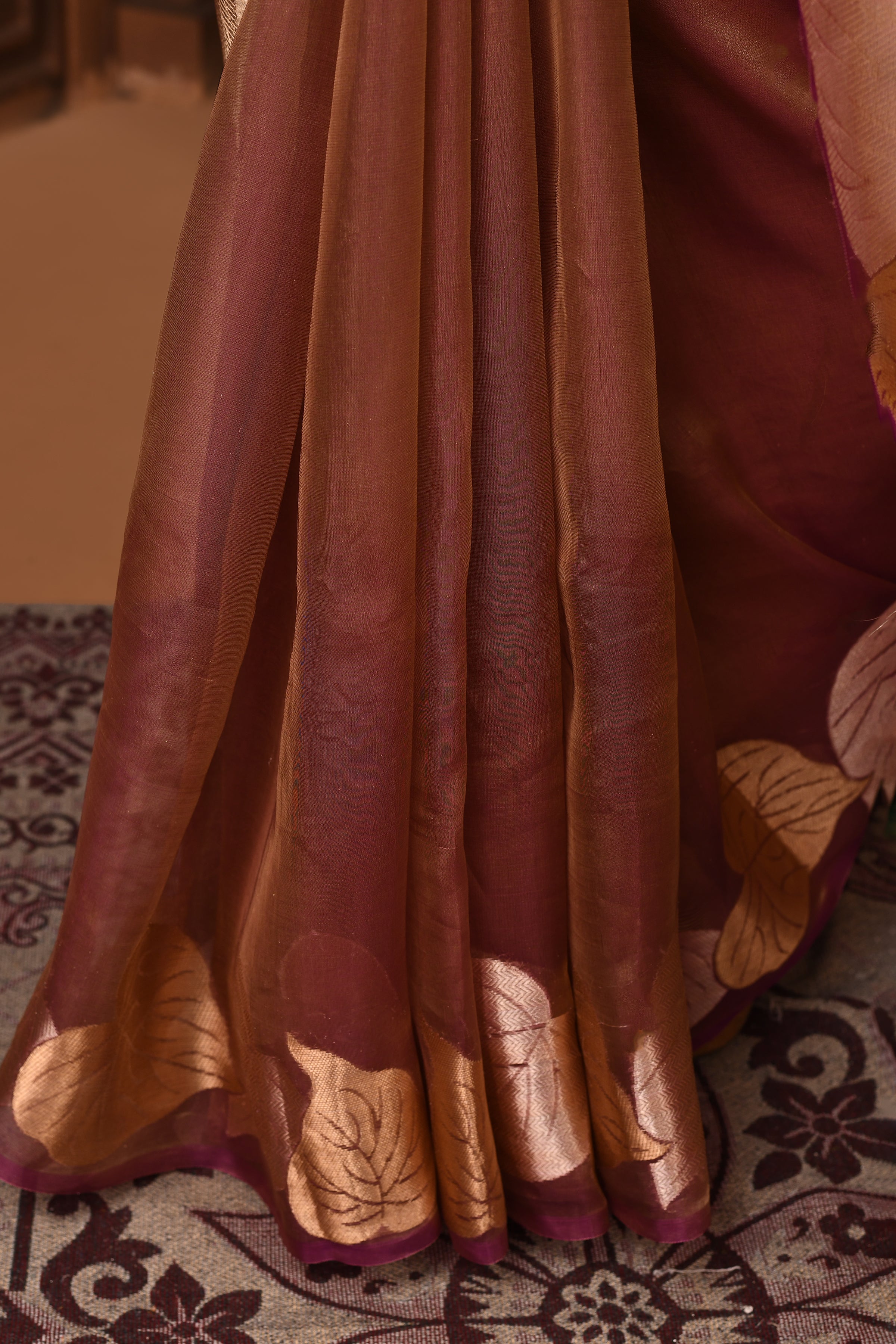 Banarasi tissue silk saree with leaf pattern woven border-Pink