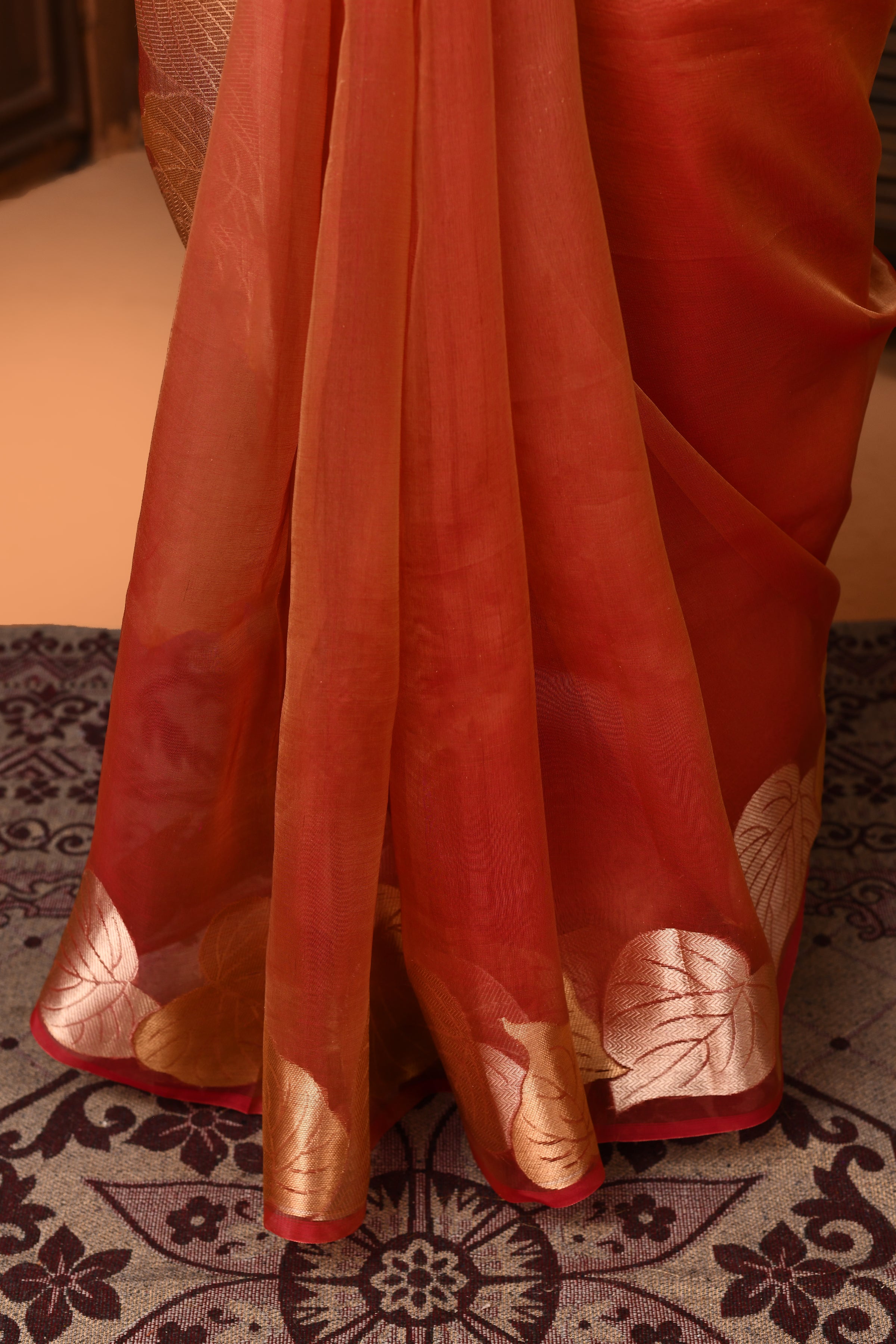 Banarasi tissue silk saree with leaf pattern woven border-Magenta