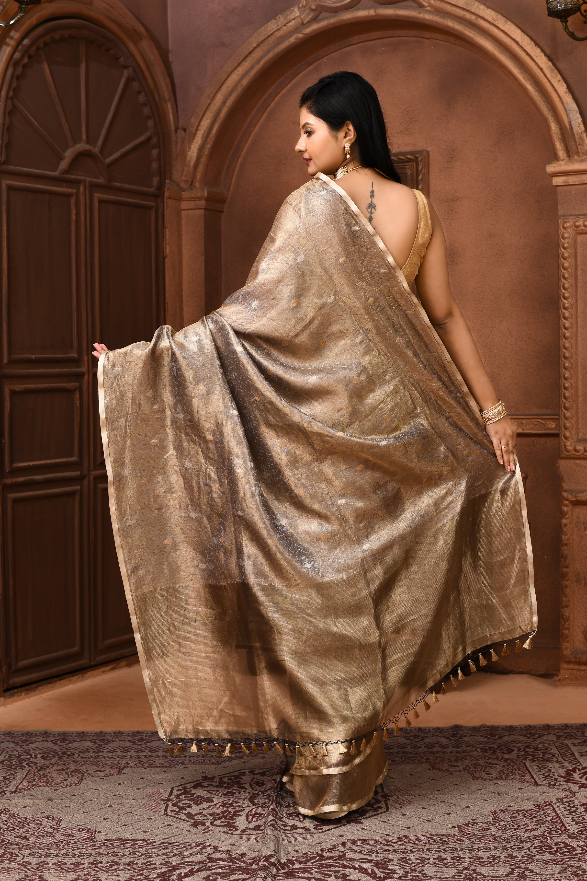 Banarasi tissue silk saree with kadwa weaving-Grey