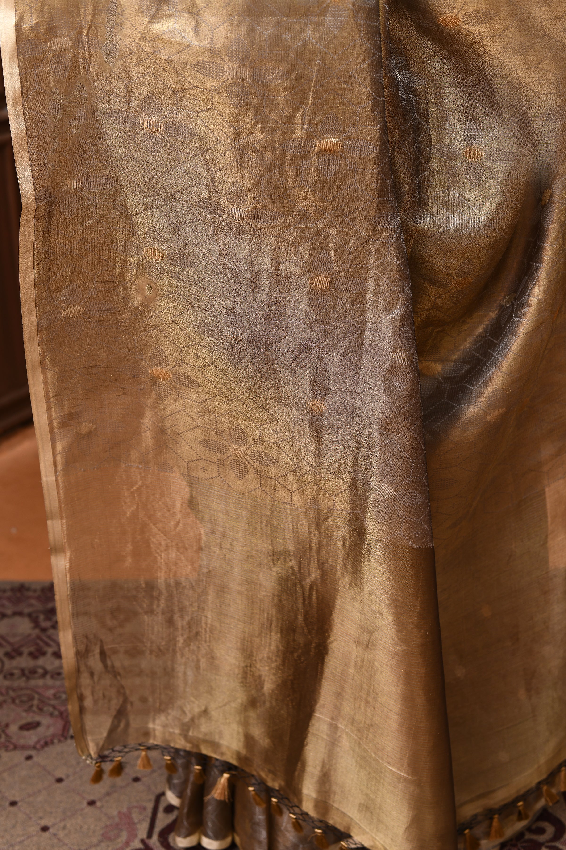 Banarasi tissue silk saree with kadwa weaving-Grey