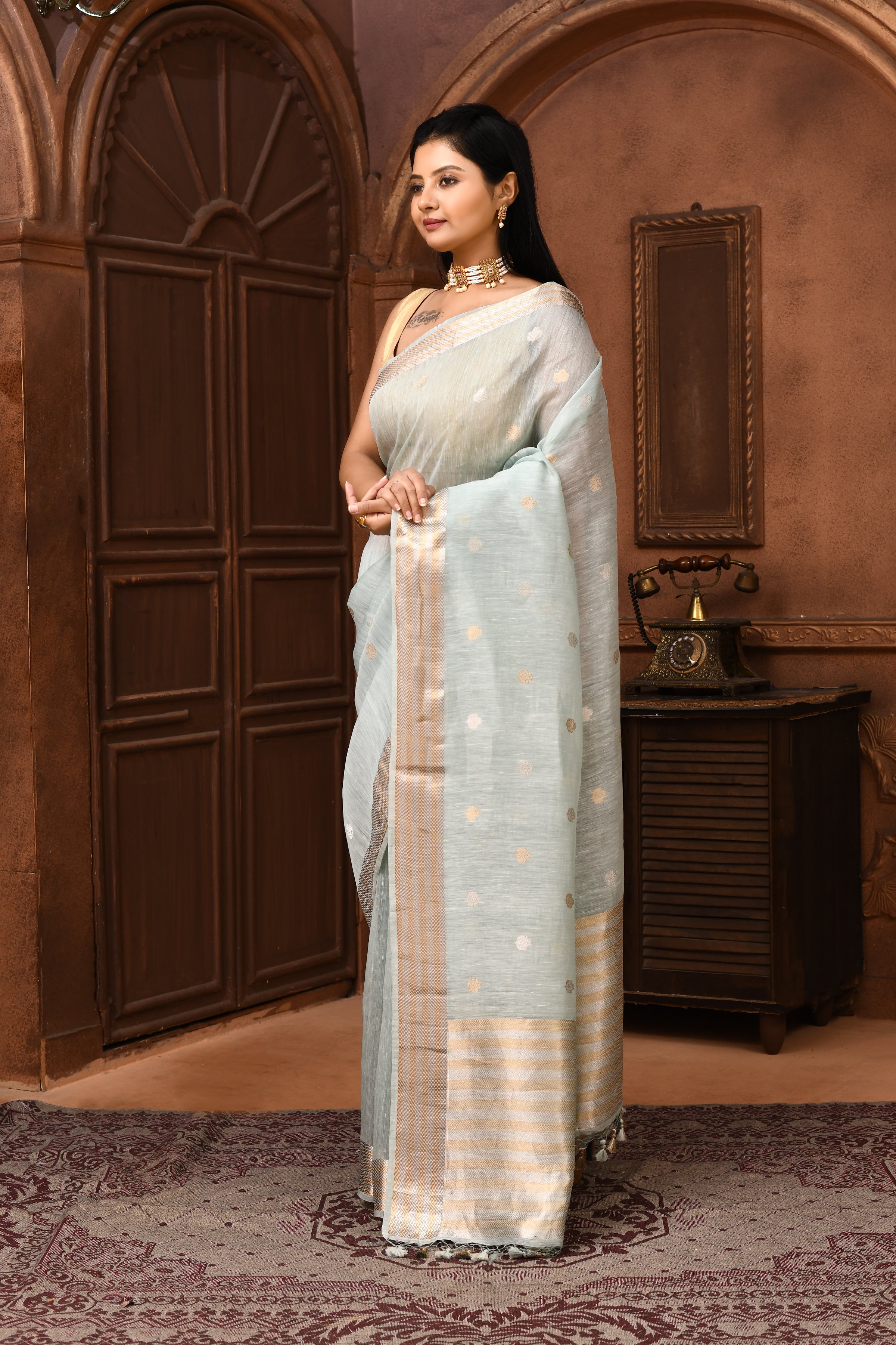 Pure tussar linen Handloom Banarasi saree with kadwa weaving-Ice blue