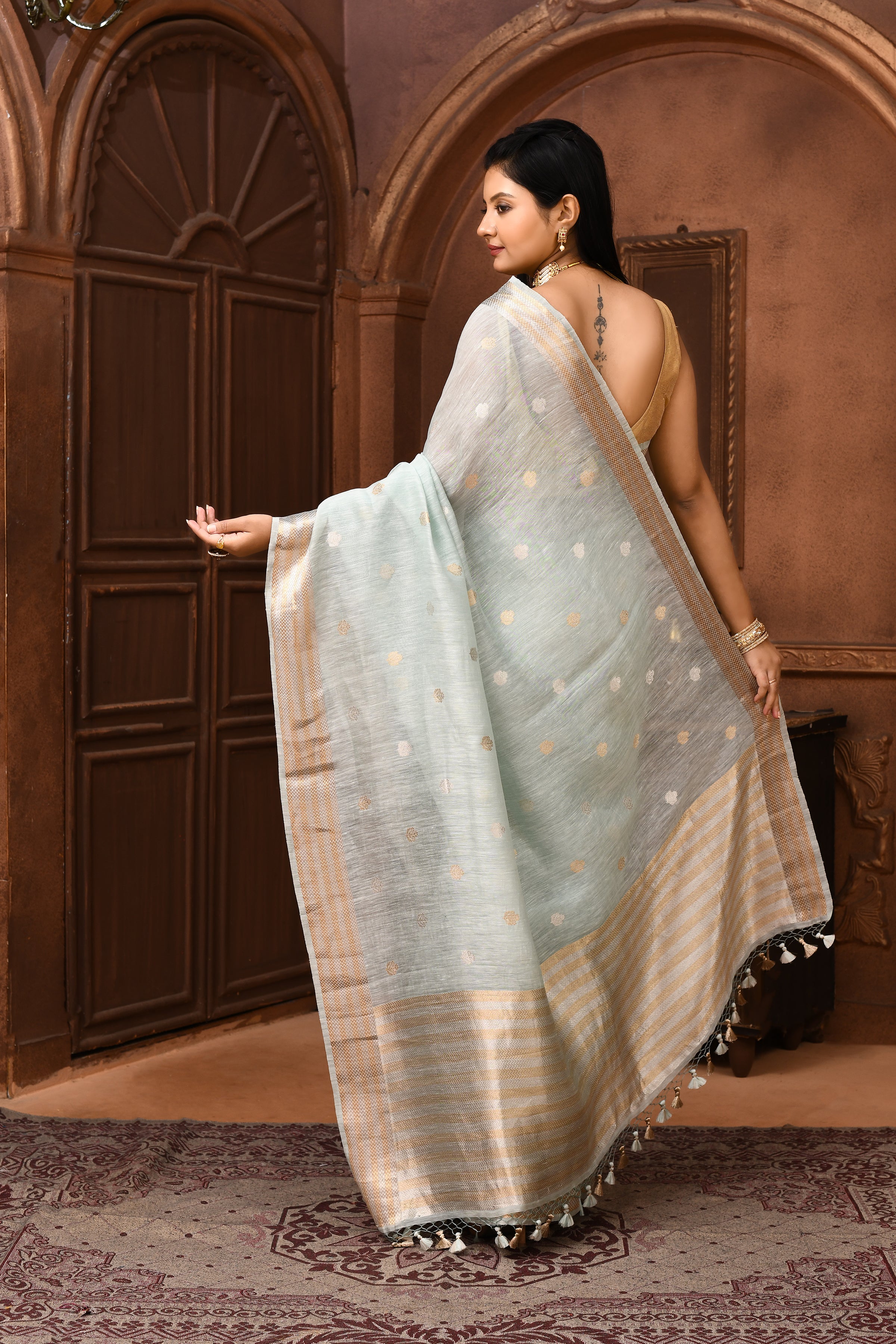 Pure tussar linen Handloom Banarasi saree with kadwa weaving-Ice blue
