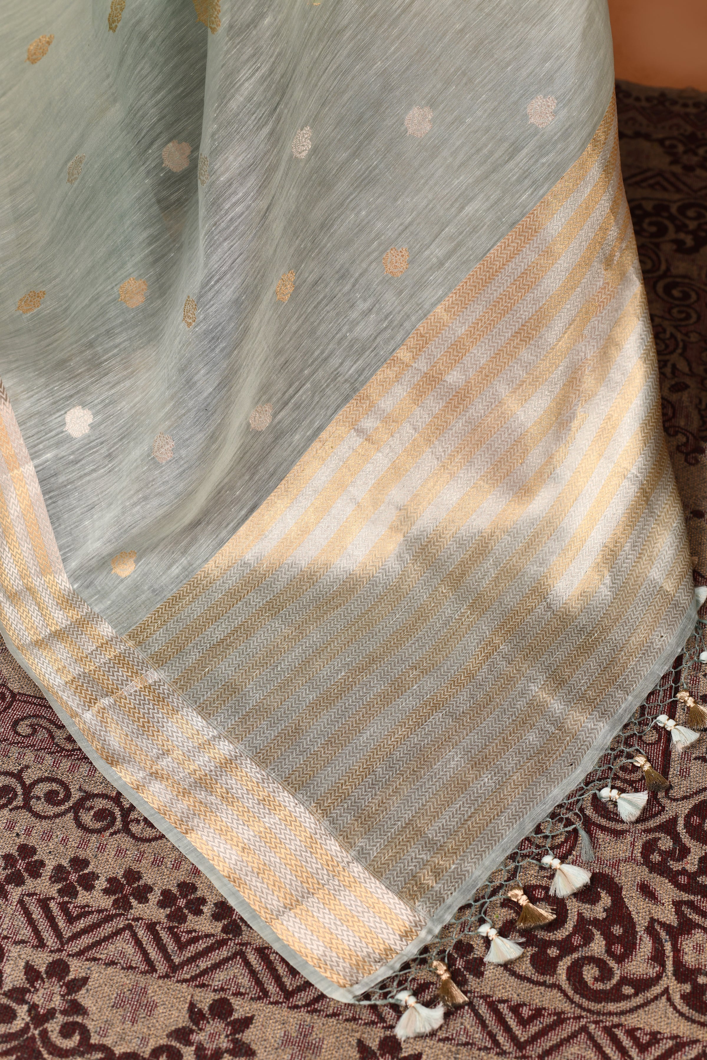 Pure tussar linen Handloom Banarasi saree with kadwa weaving-Ice blue