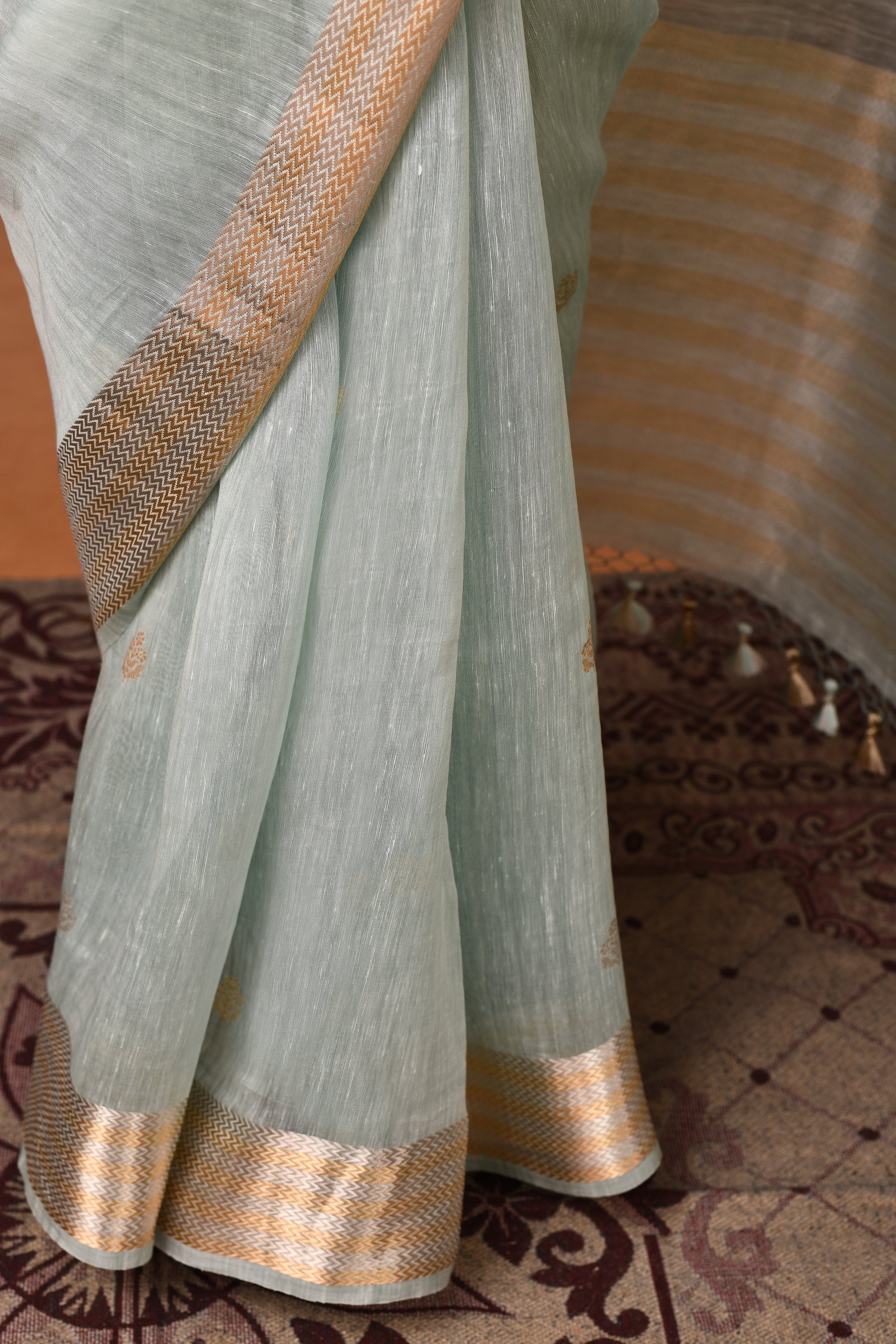 Pure tussar linen Handloom Banarasi saree with kadwa weaving-Ice blue