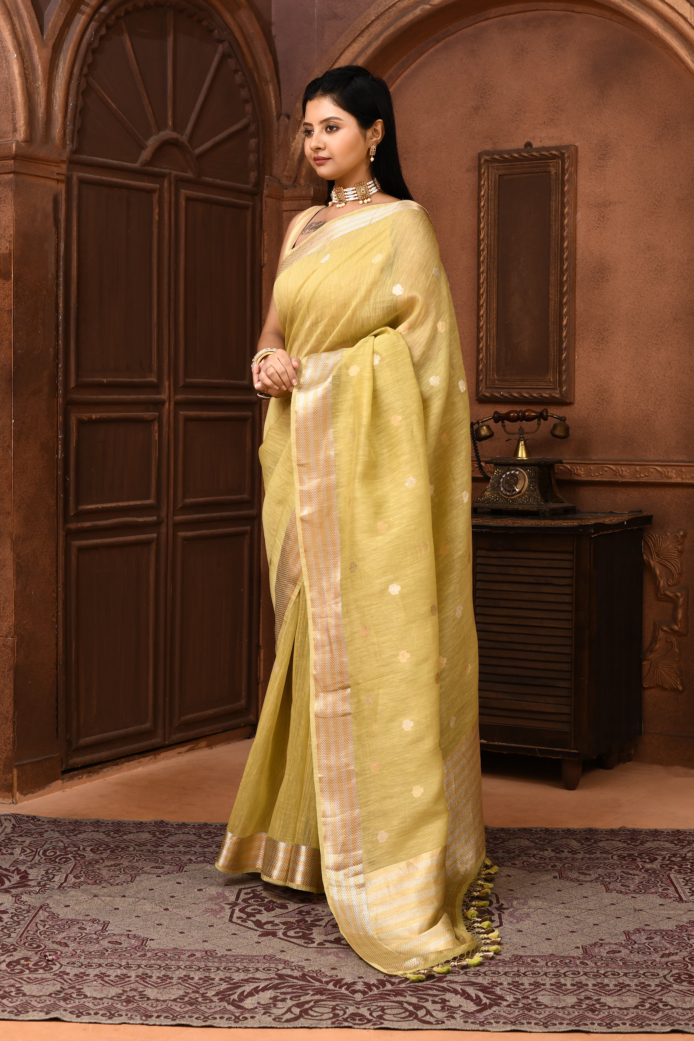 Pure tussar linen Handloom Banarasi saree with kadwa weaving-Lime green