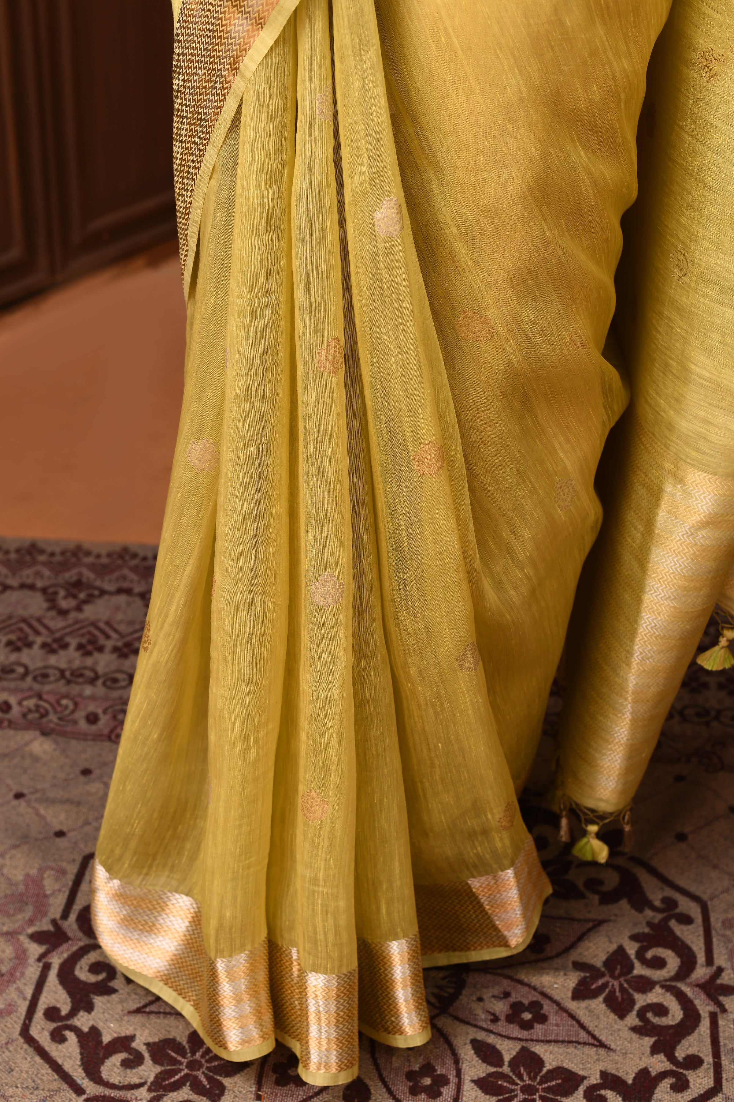 Pure tussar linen Handloom Banarasi saree with kadwa weaving-Lime green
