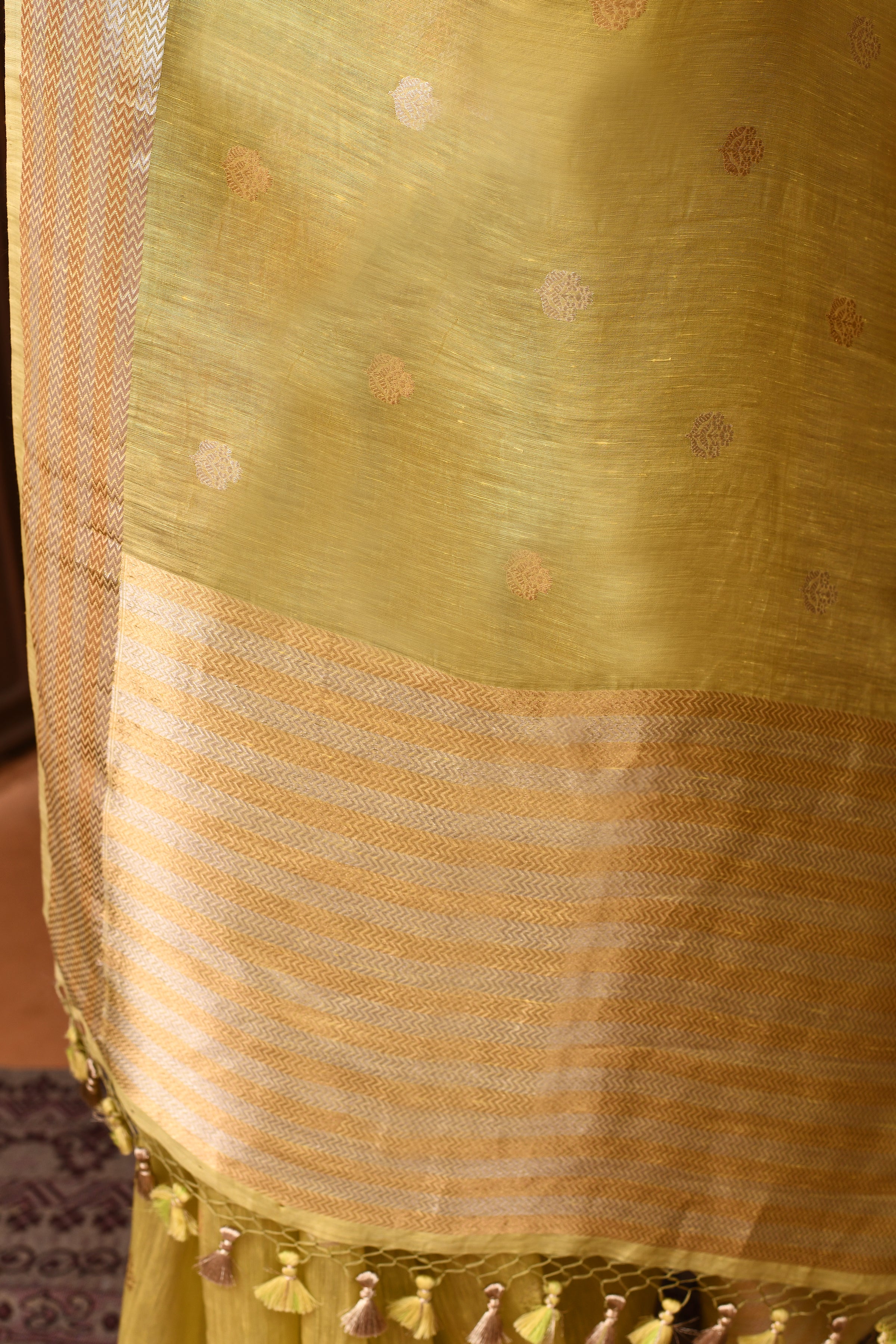 Pure tussar linen Handloom Banarasi saree with kadwa weaving-Lime green