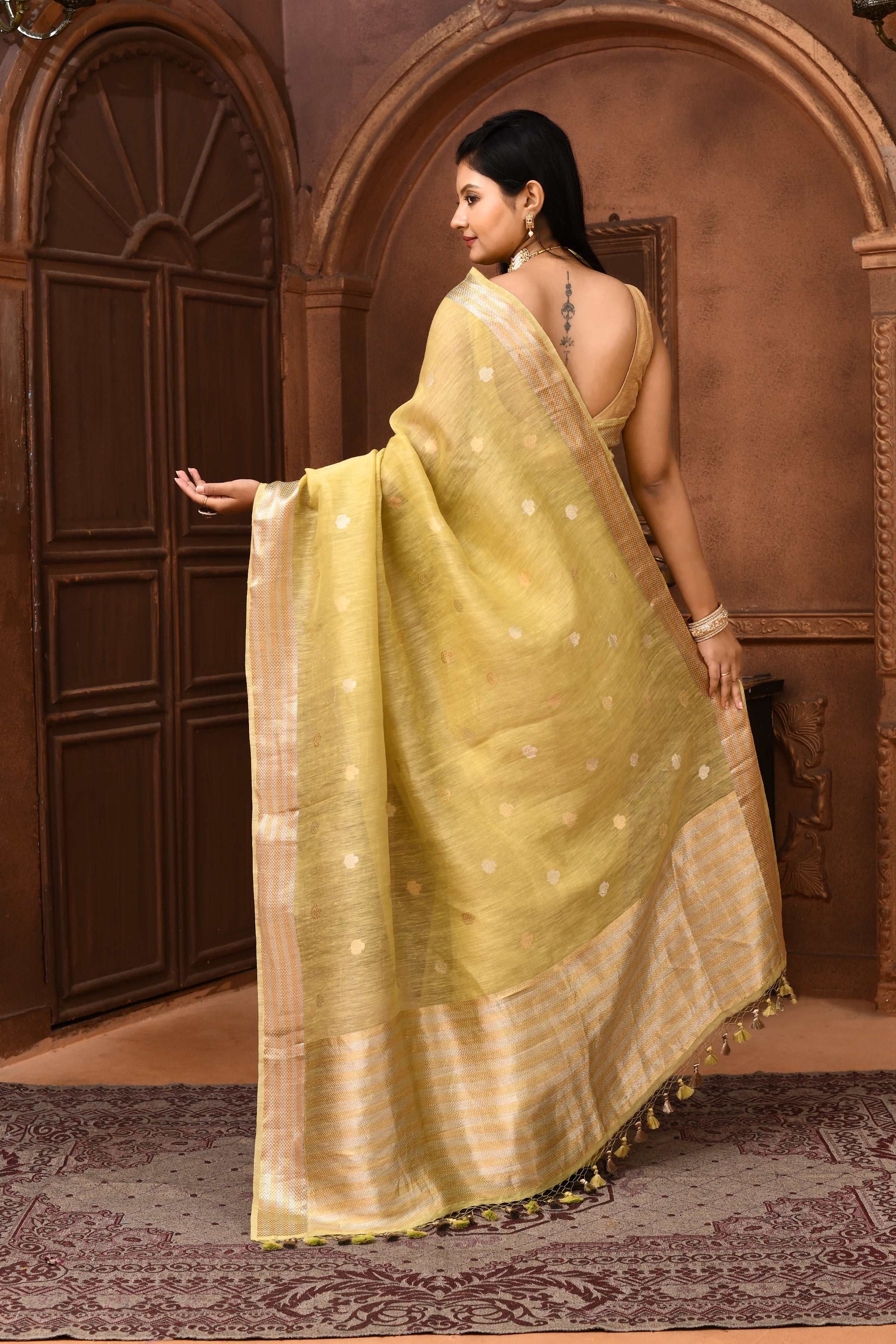Pure tussar linen Handloom Banarasi saree with kadwa weaving-Lime green