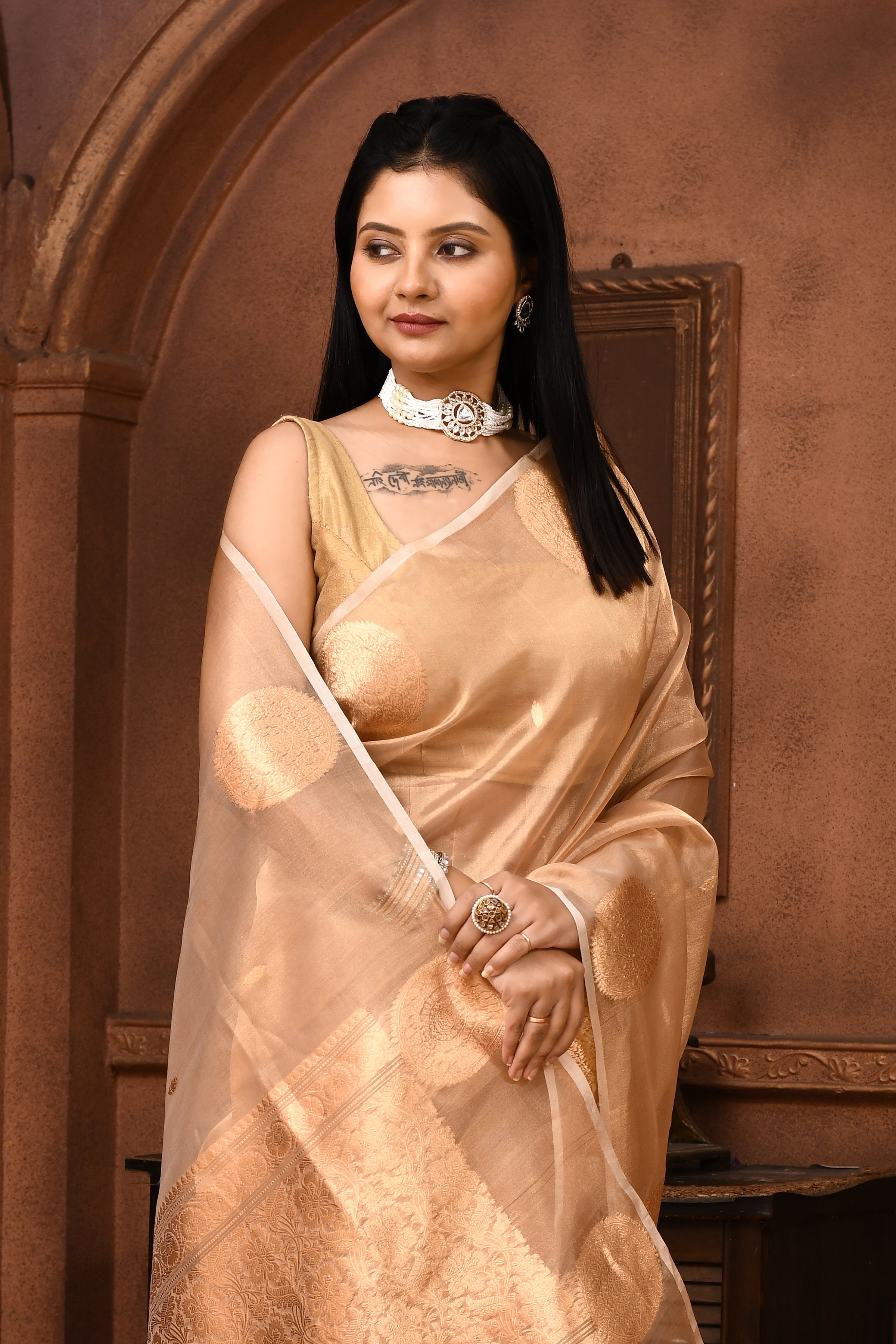 Banarasi tissue silk saree with floral pattern kadwa weaving-off white