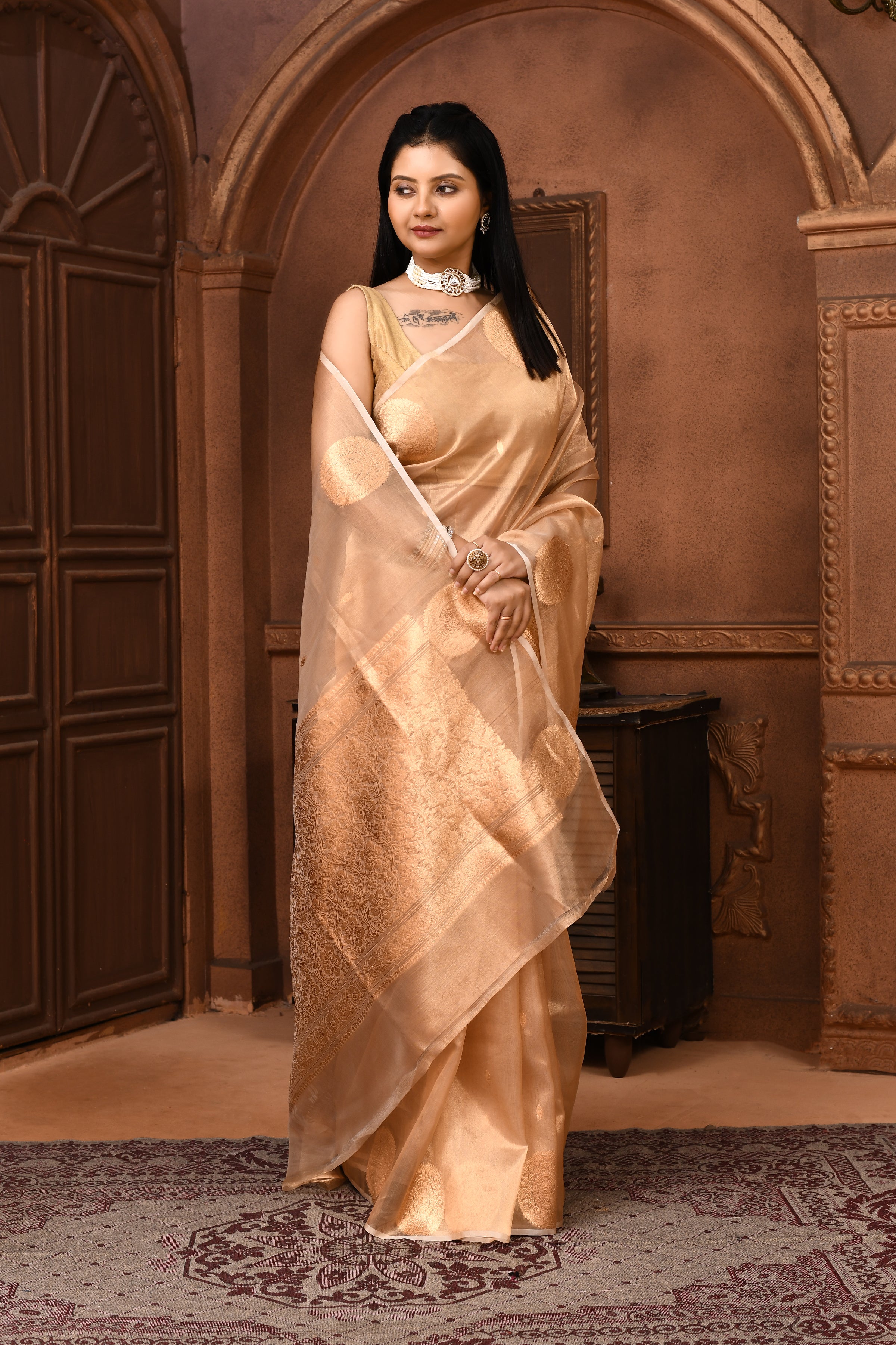 Banarasi tissue silk saree with floral pattern kadwa weaving-off white