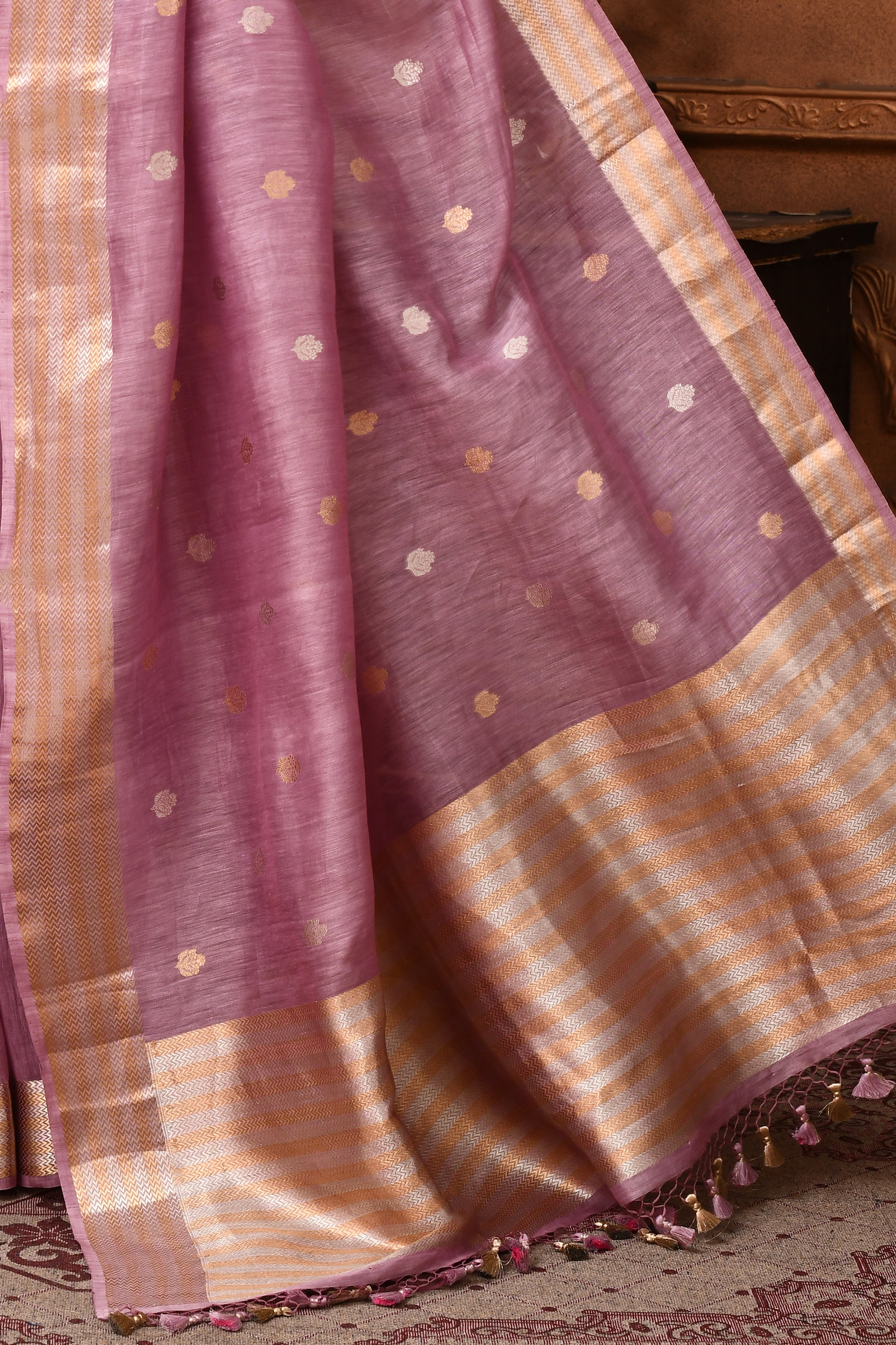 Pure tussar linen Handloom Banarasi saree with kadwa weaving-Lilac