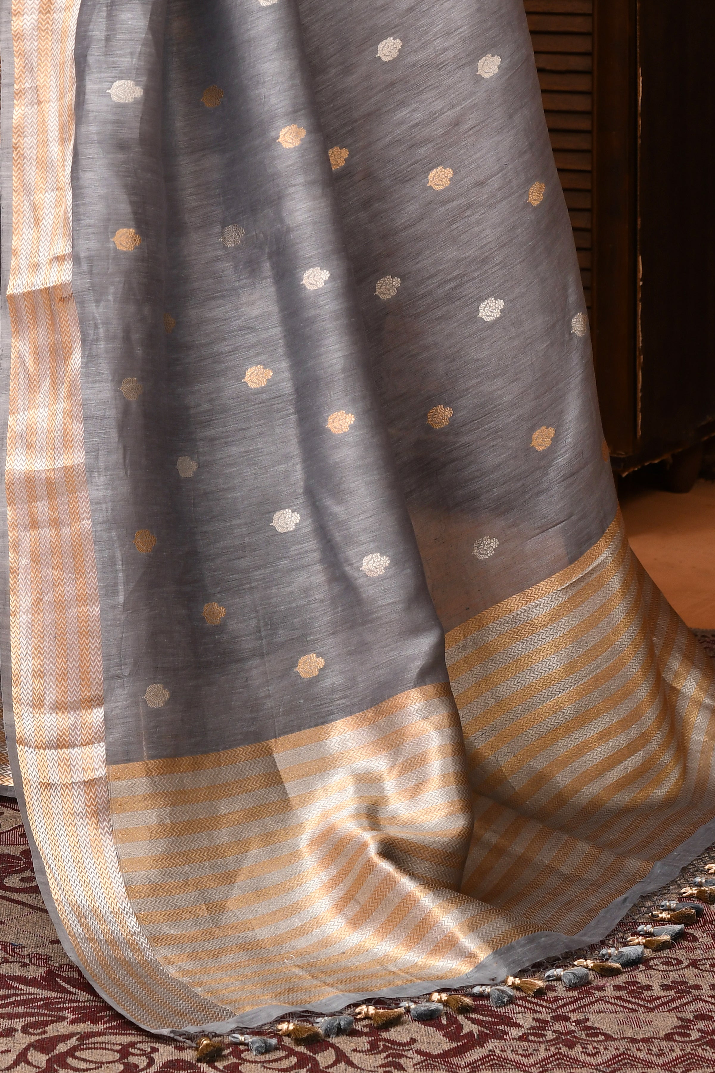 Pure tussar linen Handloom Banarasi saree with kadwa weaving-steel grey