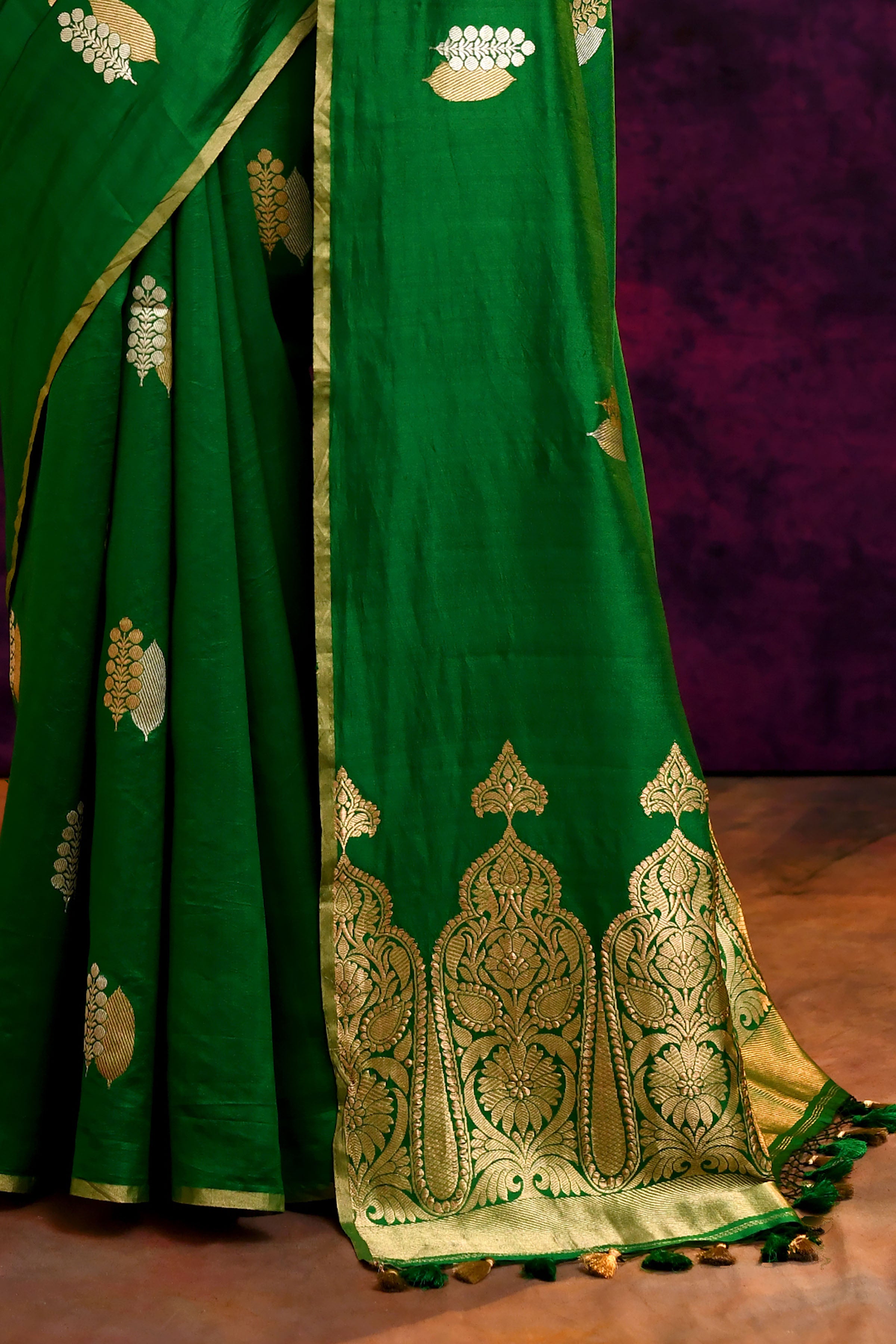 Pure Munga Silk Saree with Tree & Leaf Motifs – Bottle Green