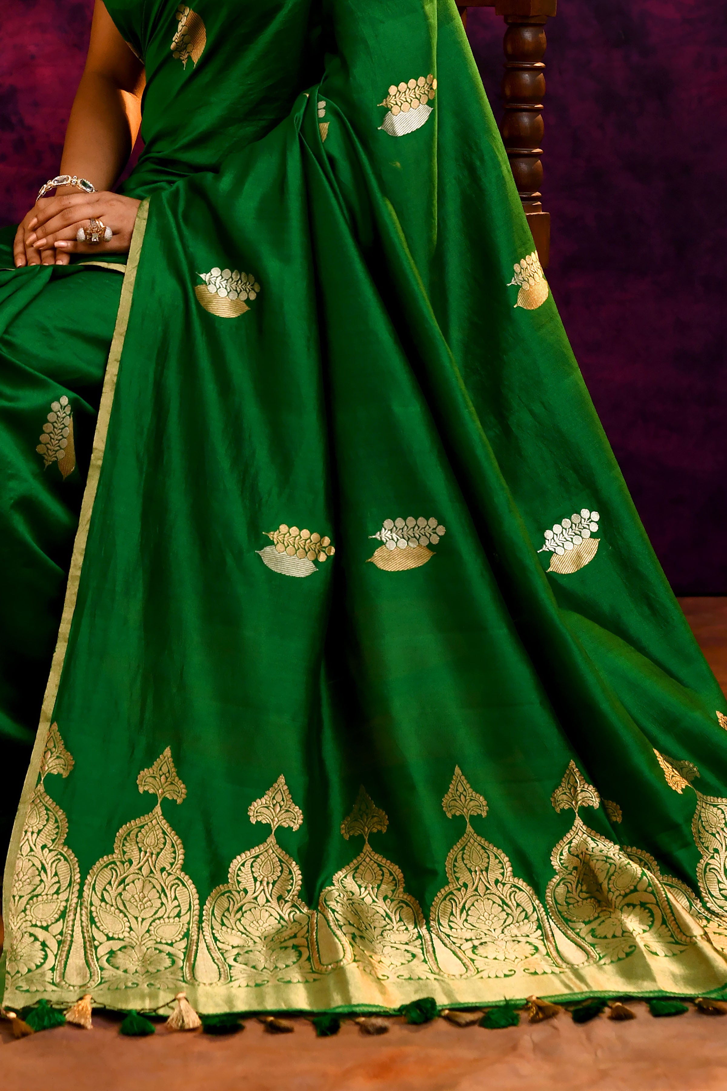 Pure Munga Silk Saree with Tree & Leaf Motifs – Bottle Green