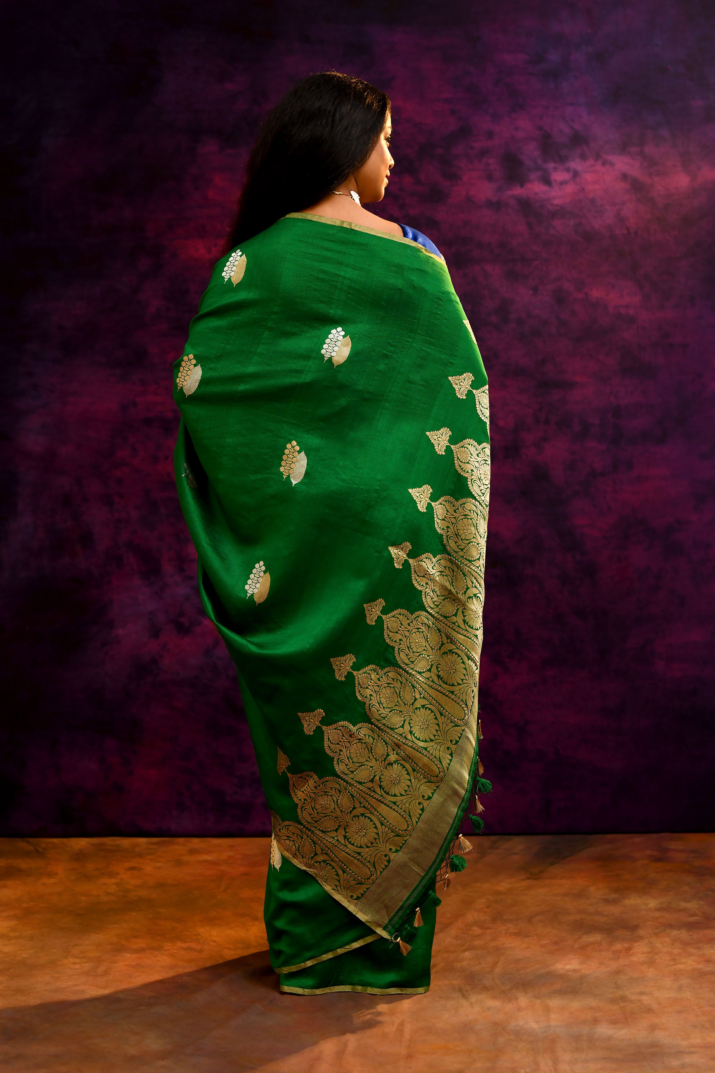 Pure Munga Silk Saree with Tree & Leaf Motifs – Bottle Green