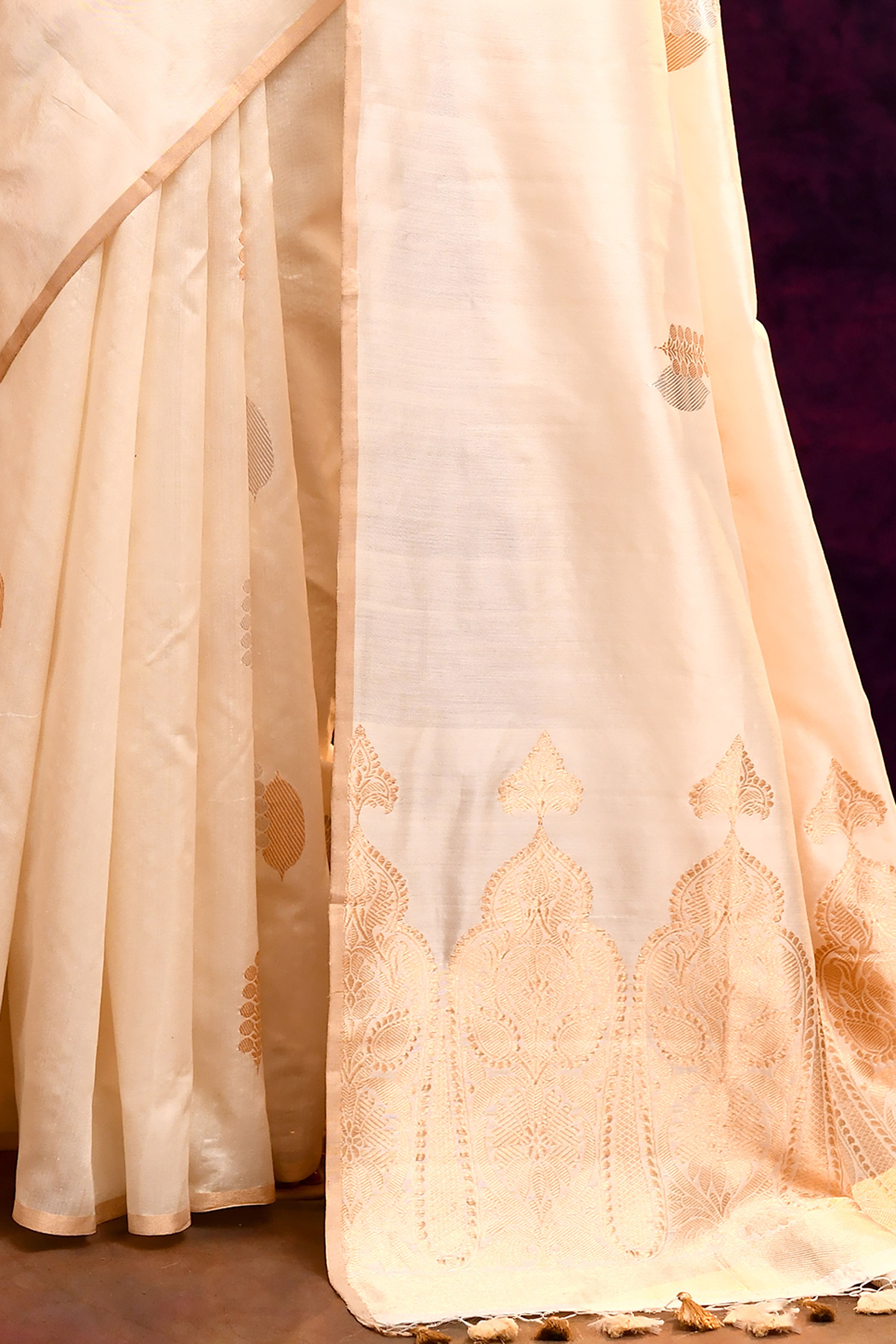 Pure Munga Silk Saree with Tree & Leaf Motifs – Off White