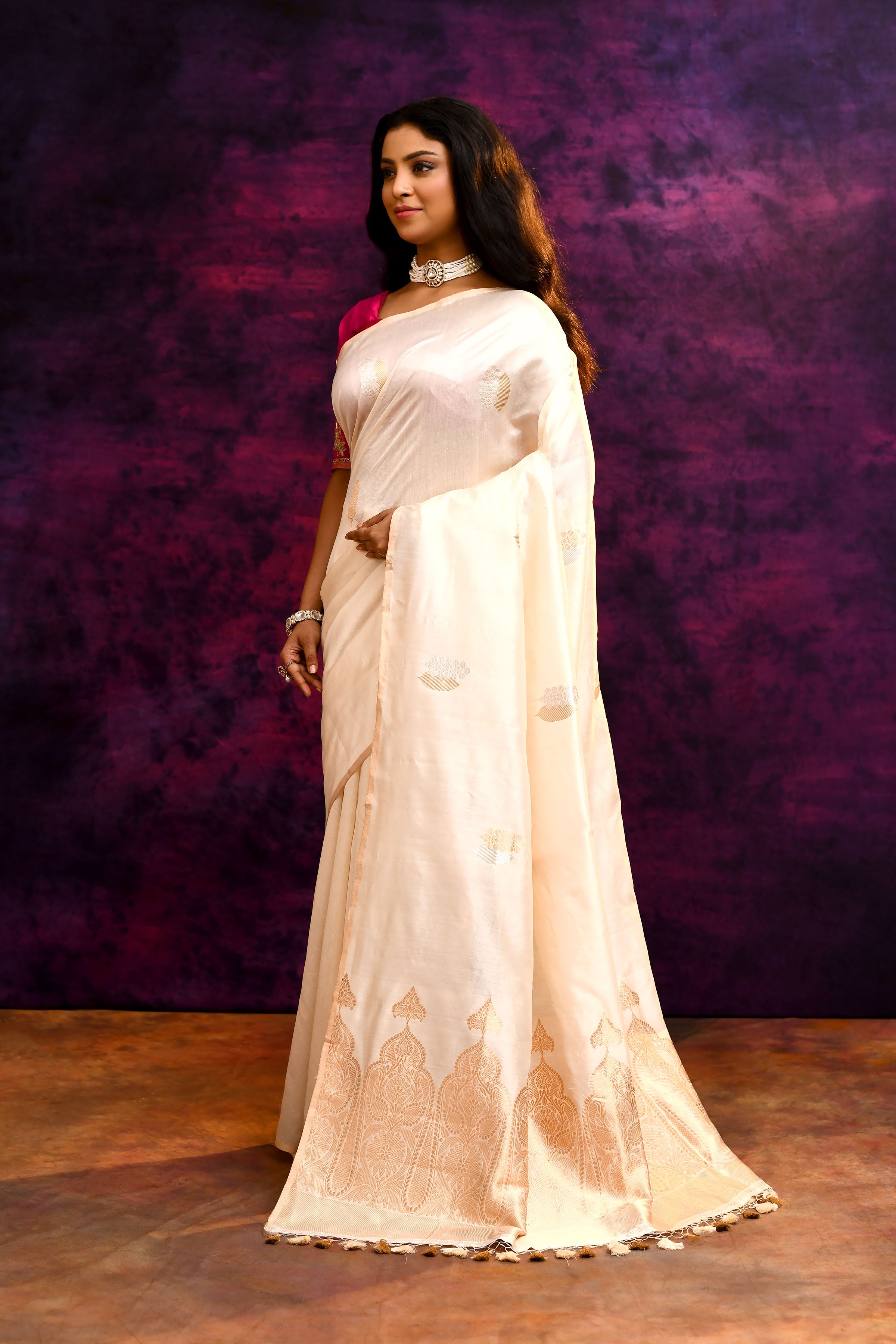 Pure Munga Silk Saree with Tree & Leaf Motifs – Off White