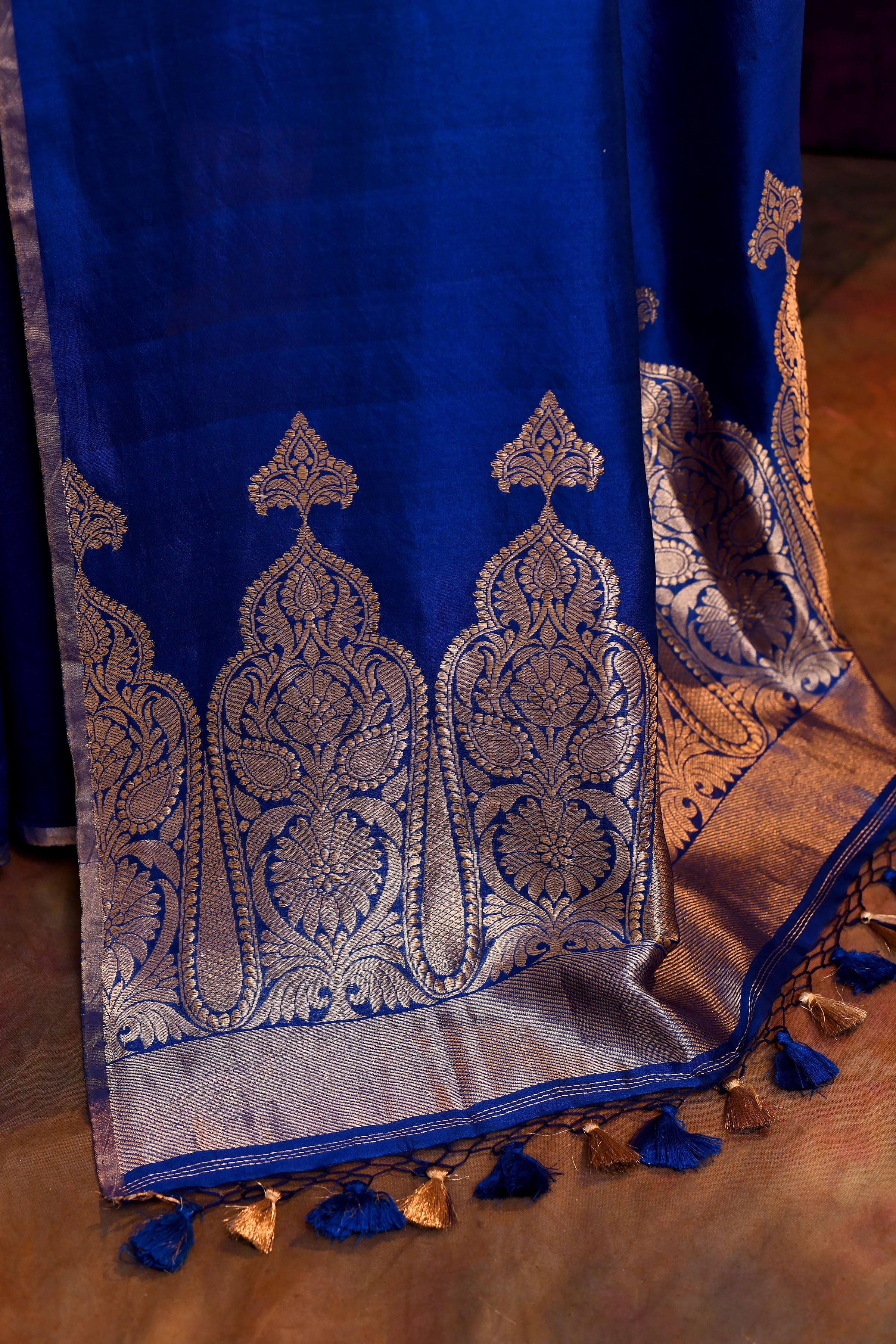 Pure Munga Silk Saree with Tree & Leaf Motifs – Royal Blue