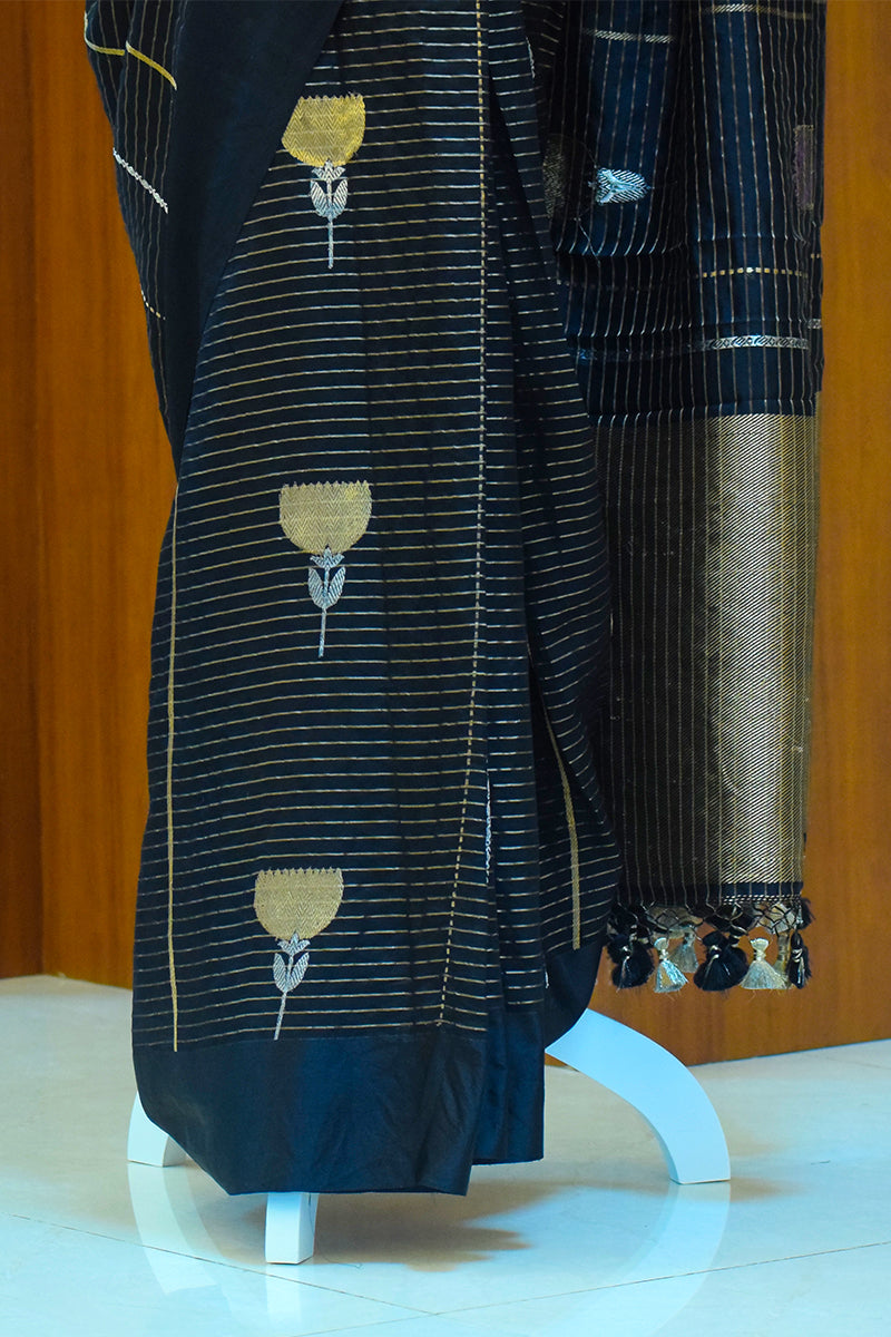 Pure Katan silk kadwa Banarasi saree with golden zari checks & floral motifs border-black