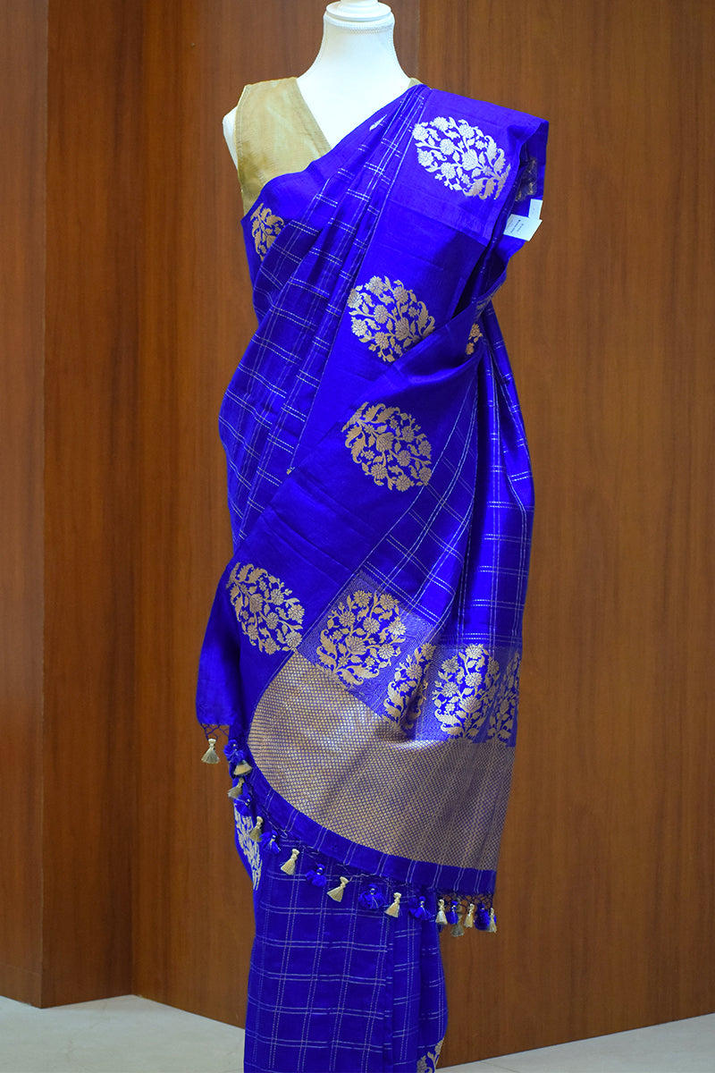 Pure Katan silk kadwa Banarasi saree with golden zari checks & floral motifs border-Royal Blue