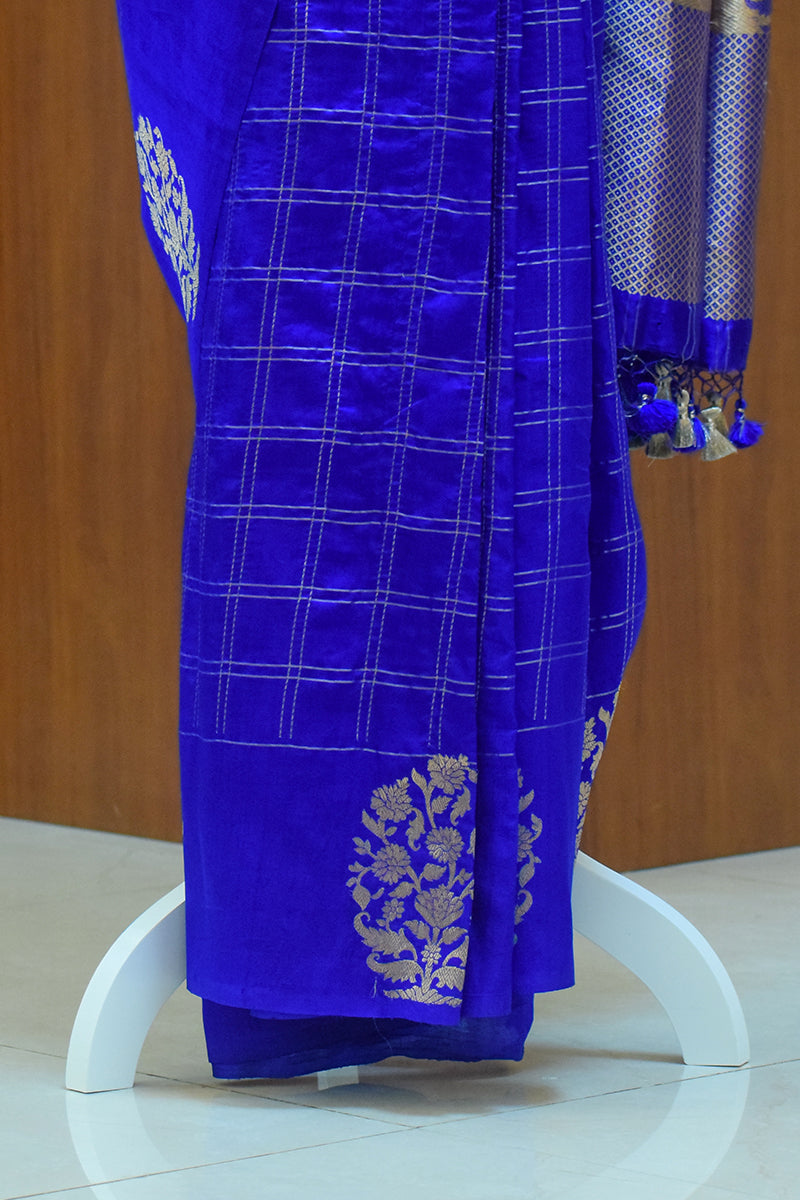 Pure Katan silk kadwa Banarasi saree with golden zari checks & floral motifs border-Royal Blue